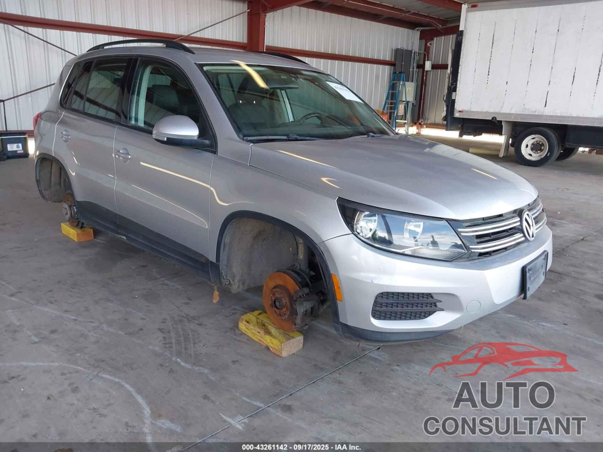 VOLKSWAGEN TIGUAN 2016 - WVGAV7AXXGW604569