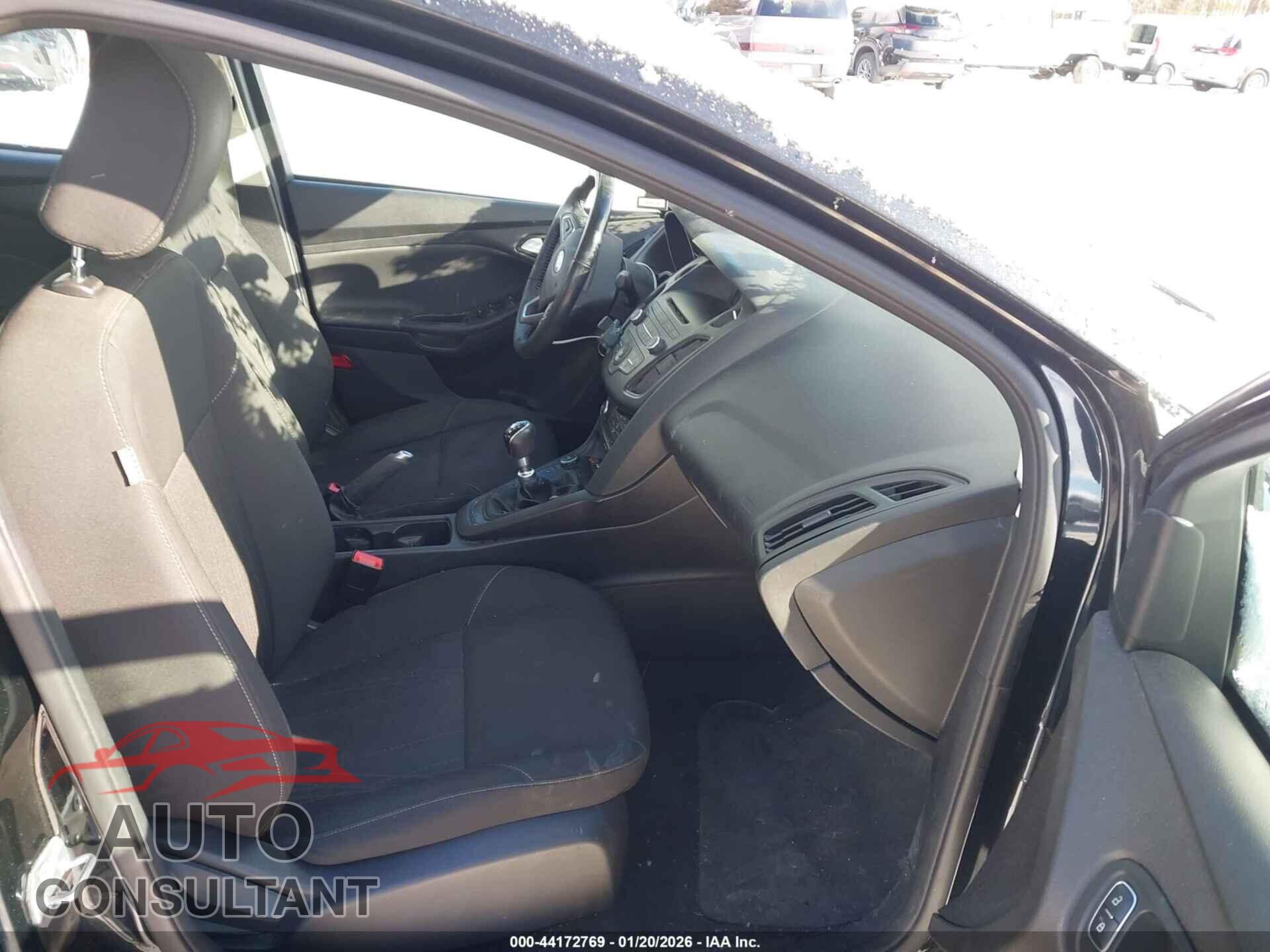 FORD FOCUS 2015 - 1FADP3FE8FL377903