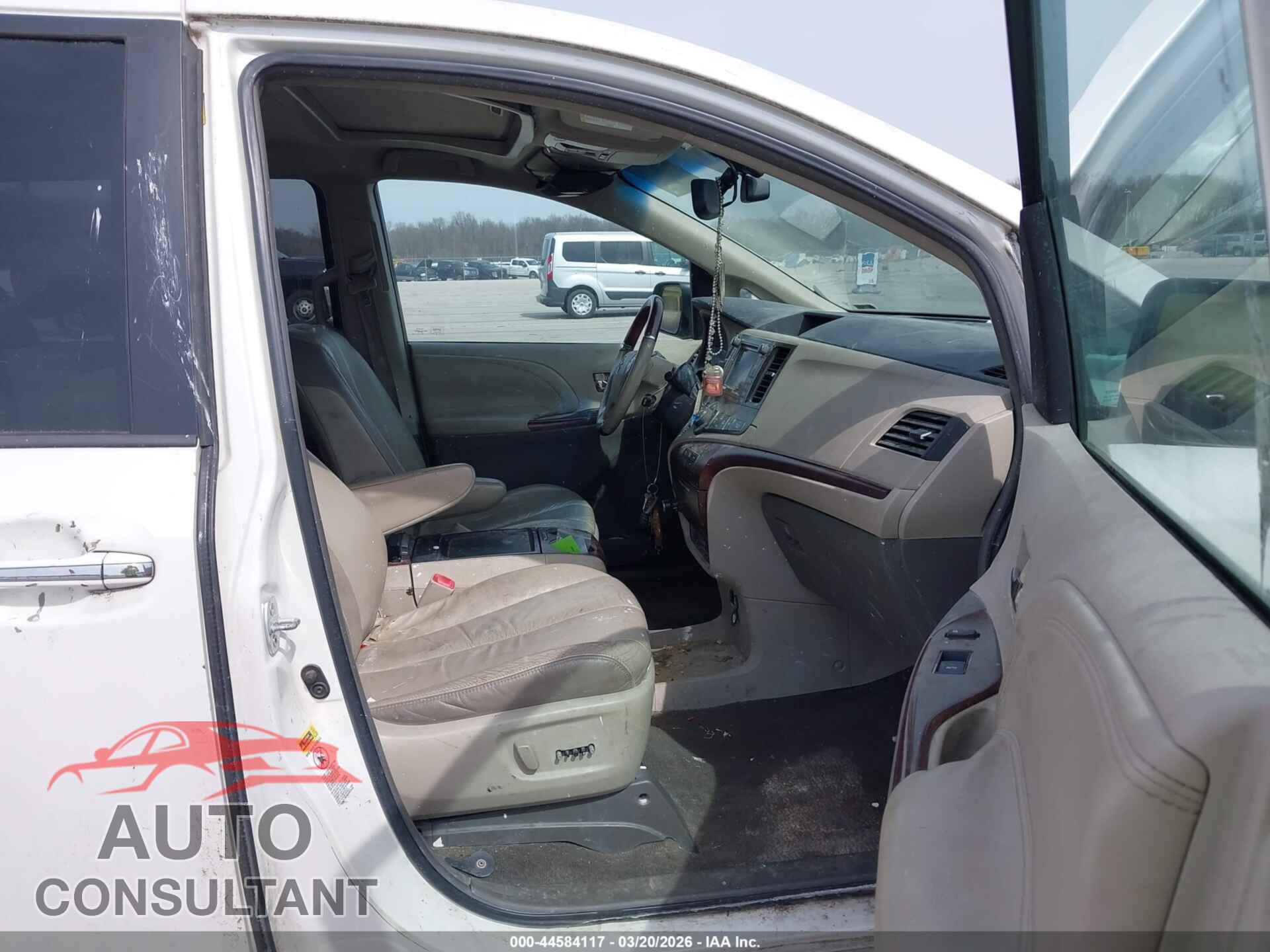 TOYOTA SIENNA 2011 - 5TDYK3DC1BS039733