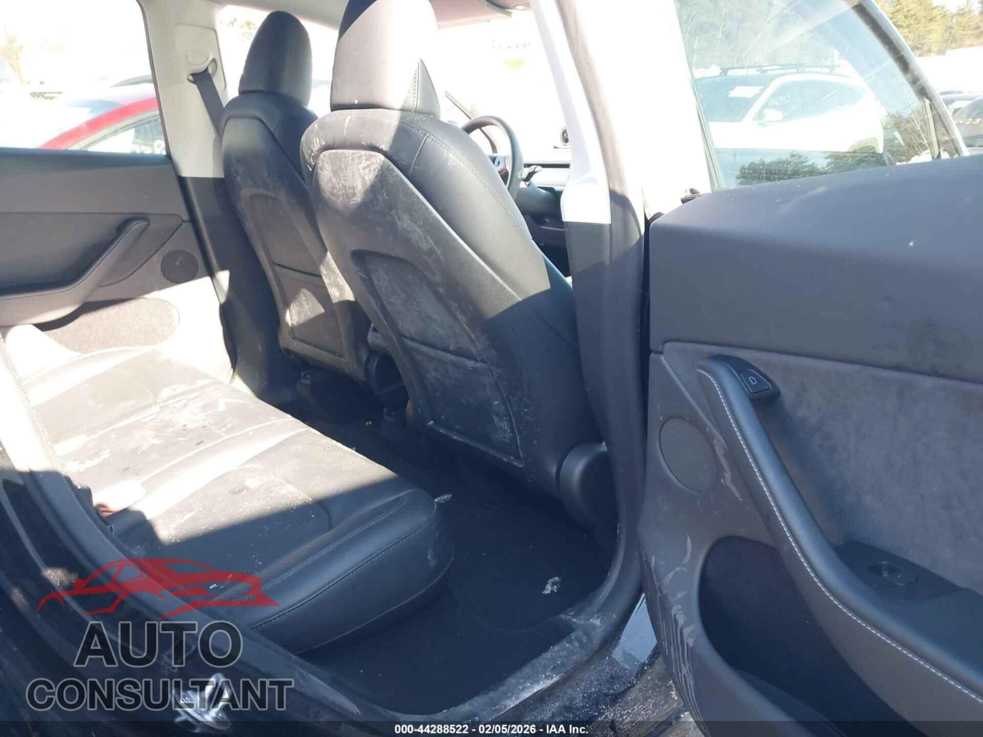 TESLA MODEL Y 2024 - 7SAYGDEE9RA218821