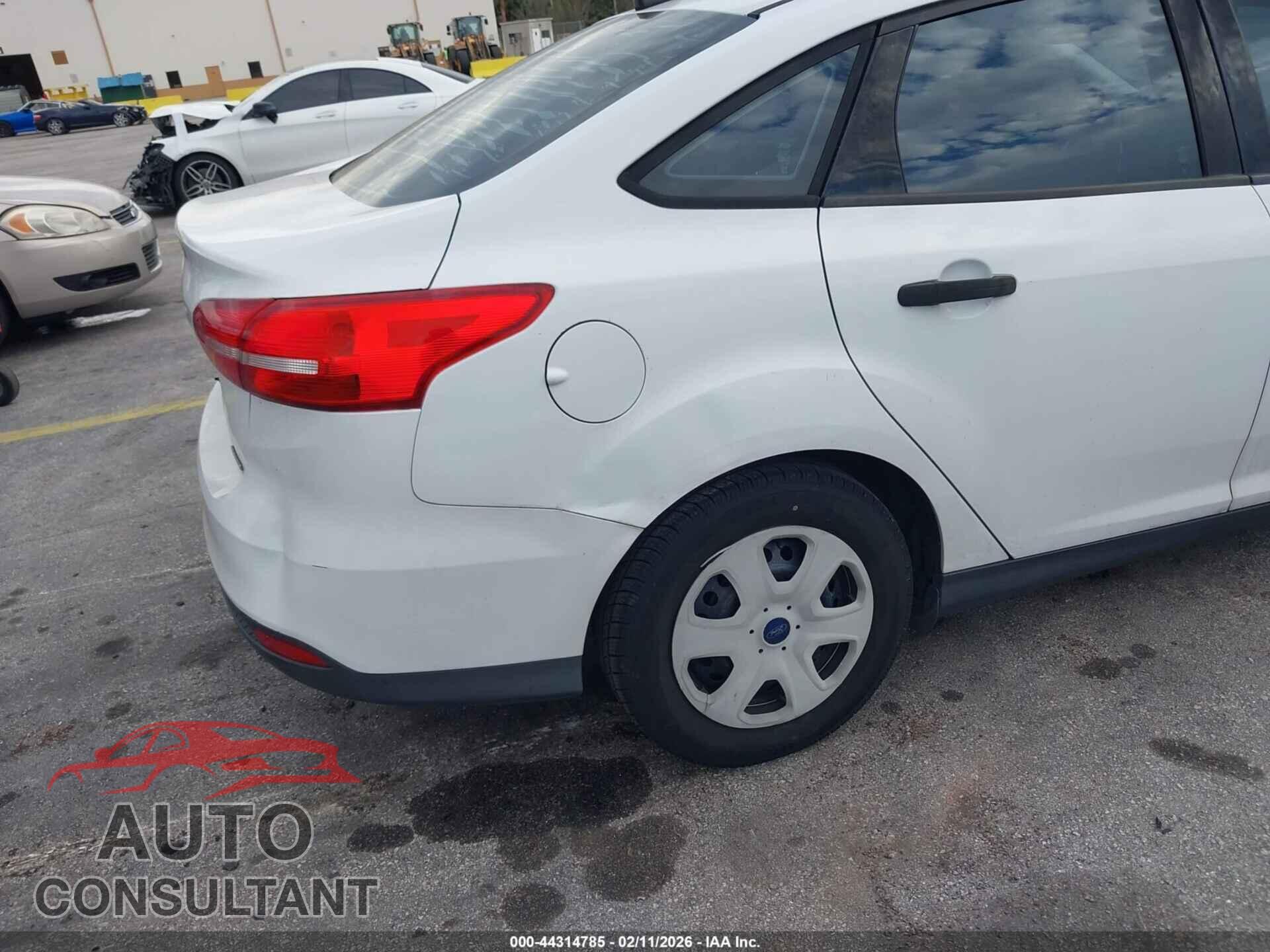 FORD FOCUS 2015 - 1FADP3E21FL362568