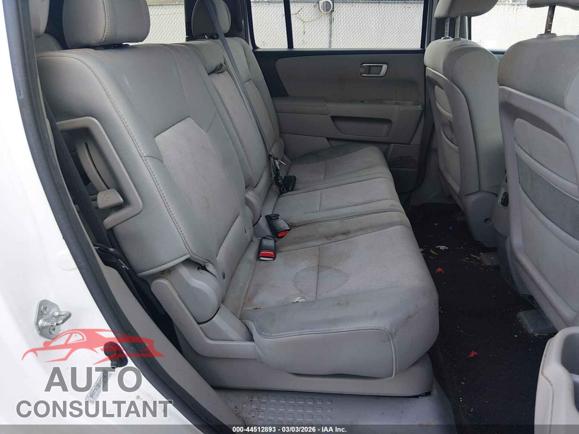 HONDA PILOT 2011 - 5FNYF3H22BB002765