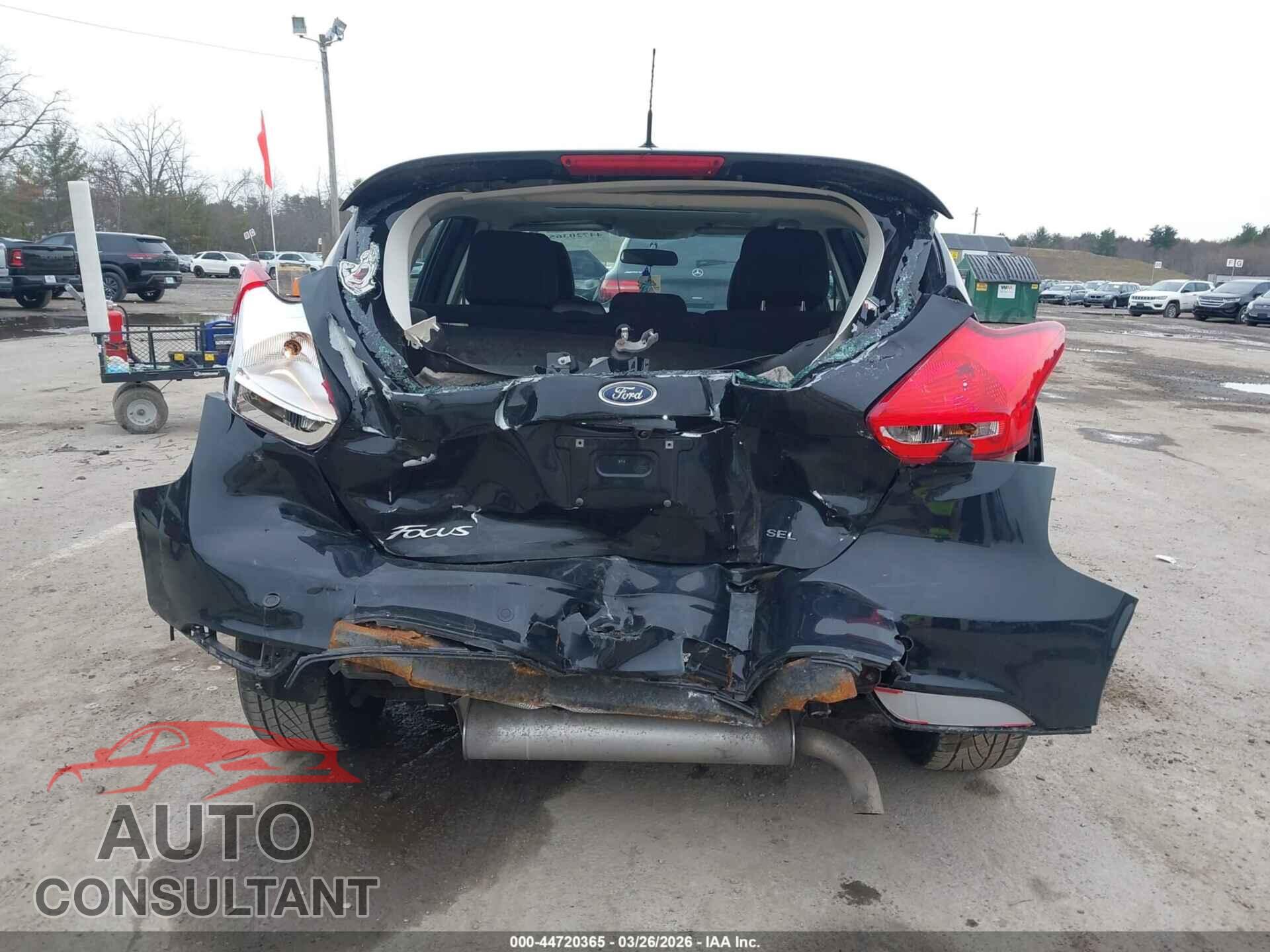 FORD FOCUS 2018 - 1FADP3M23JL283896