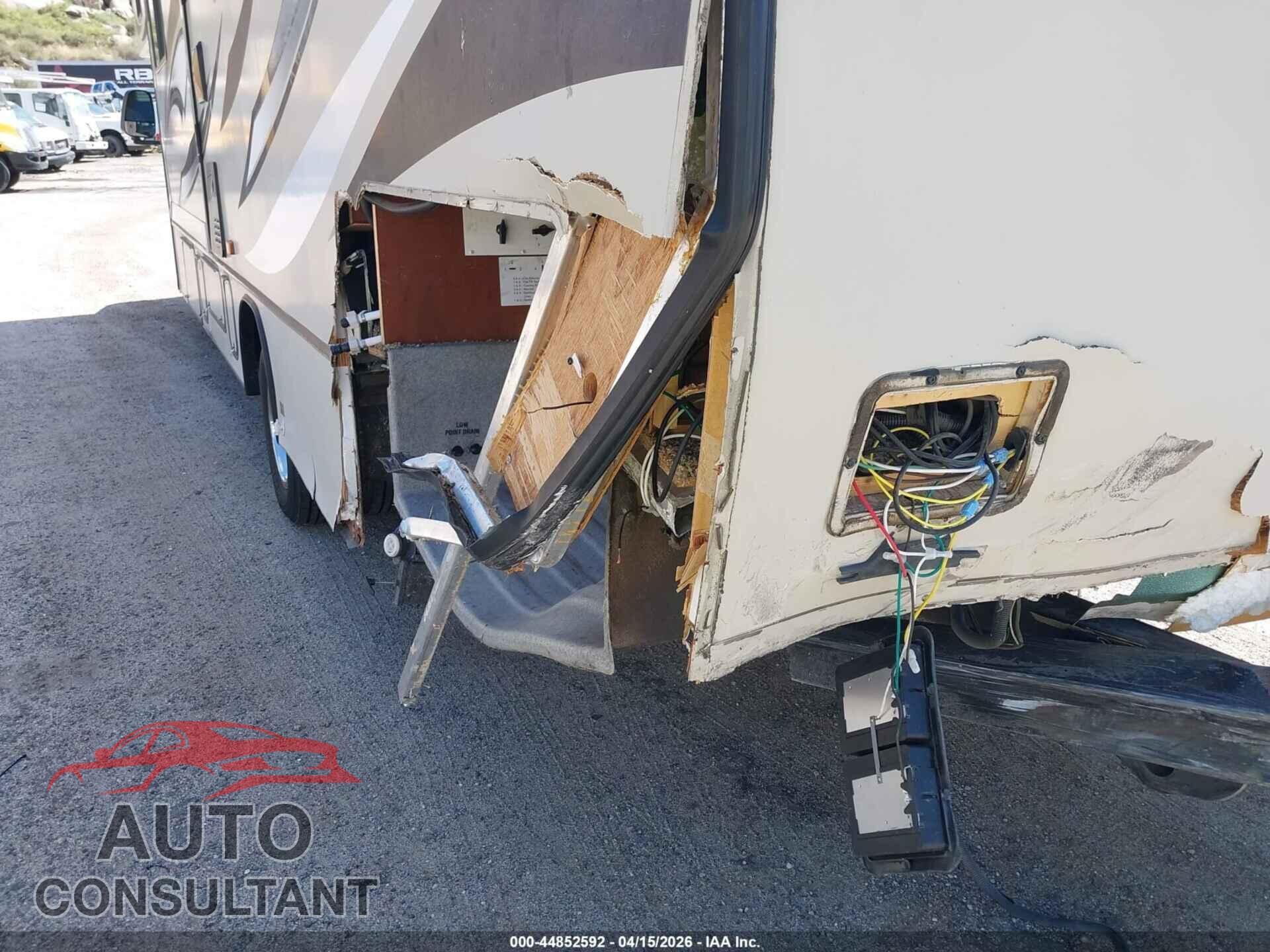 FORD E-450 CUTAWAY 2013 - 1FDXE4FS5DDA85007
