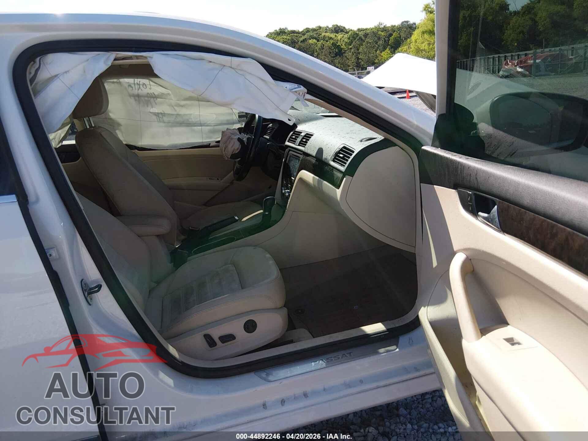 VOLKSWAGEN PASSAT 2014 - 1VWCN7A39EC114744
