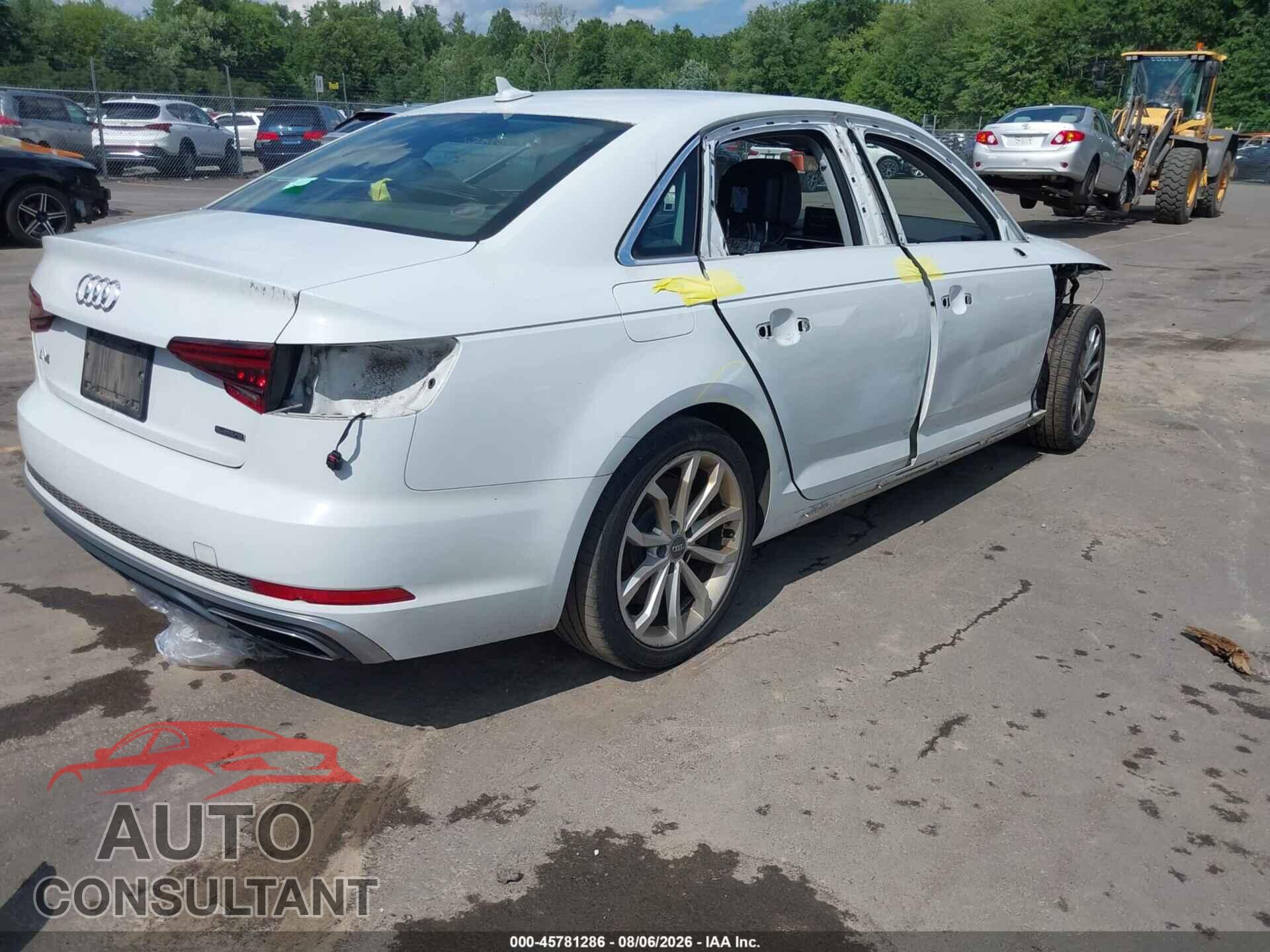 AUDI A4 2019 - WAUDNAF45KN014272
