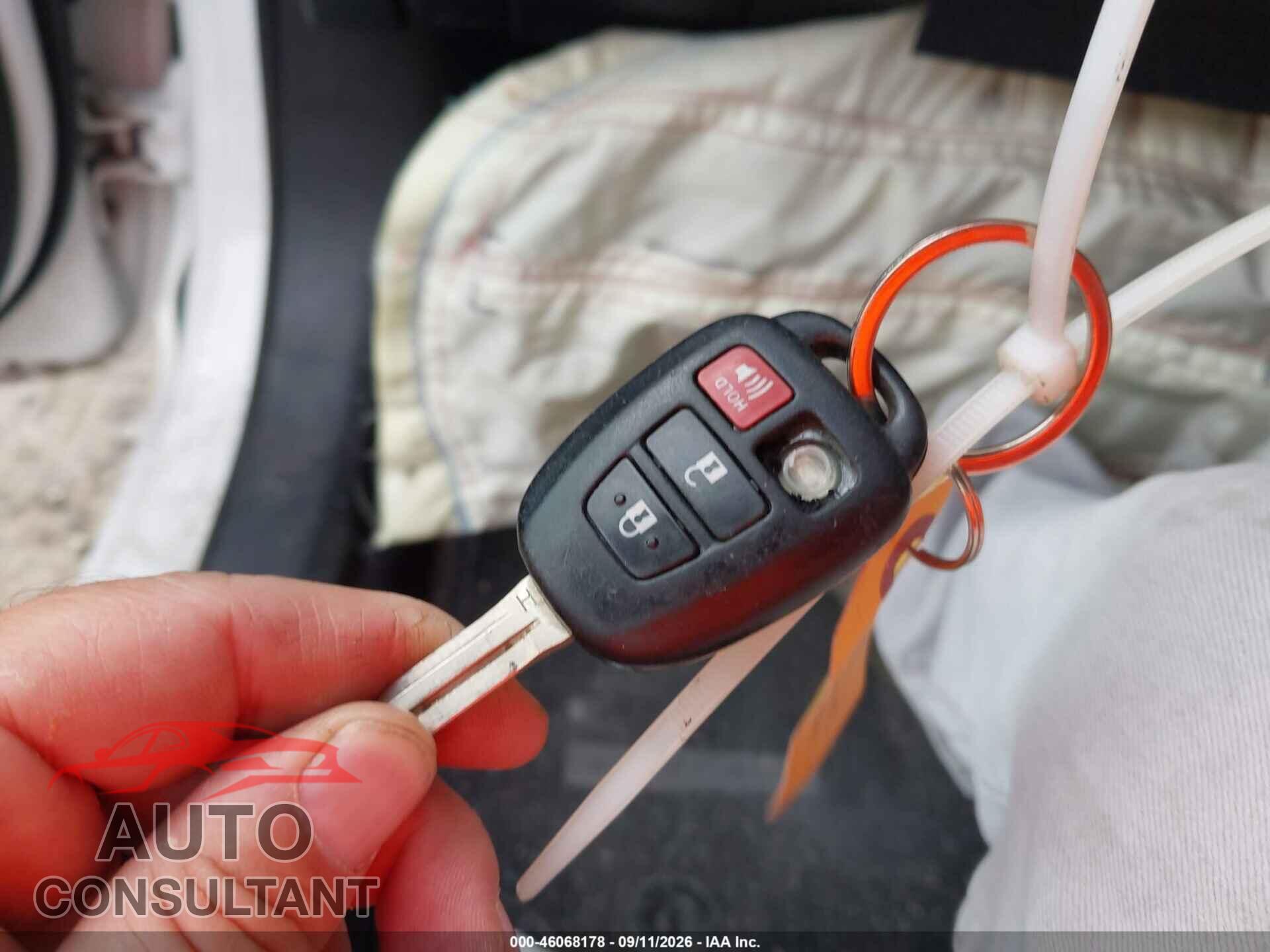 TOYOTA COROLLA 2014 - 2T1BURHE0EC001602