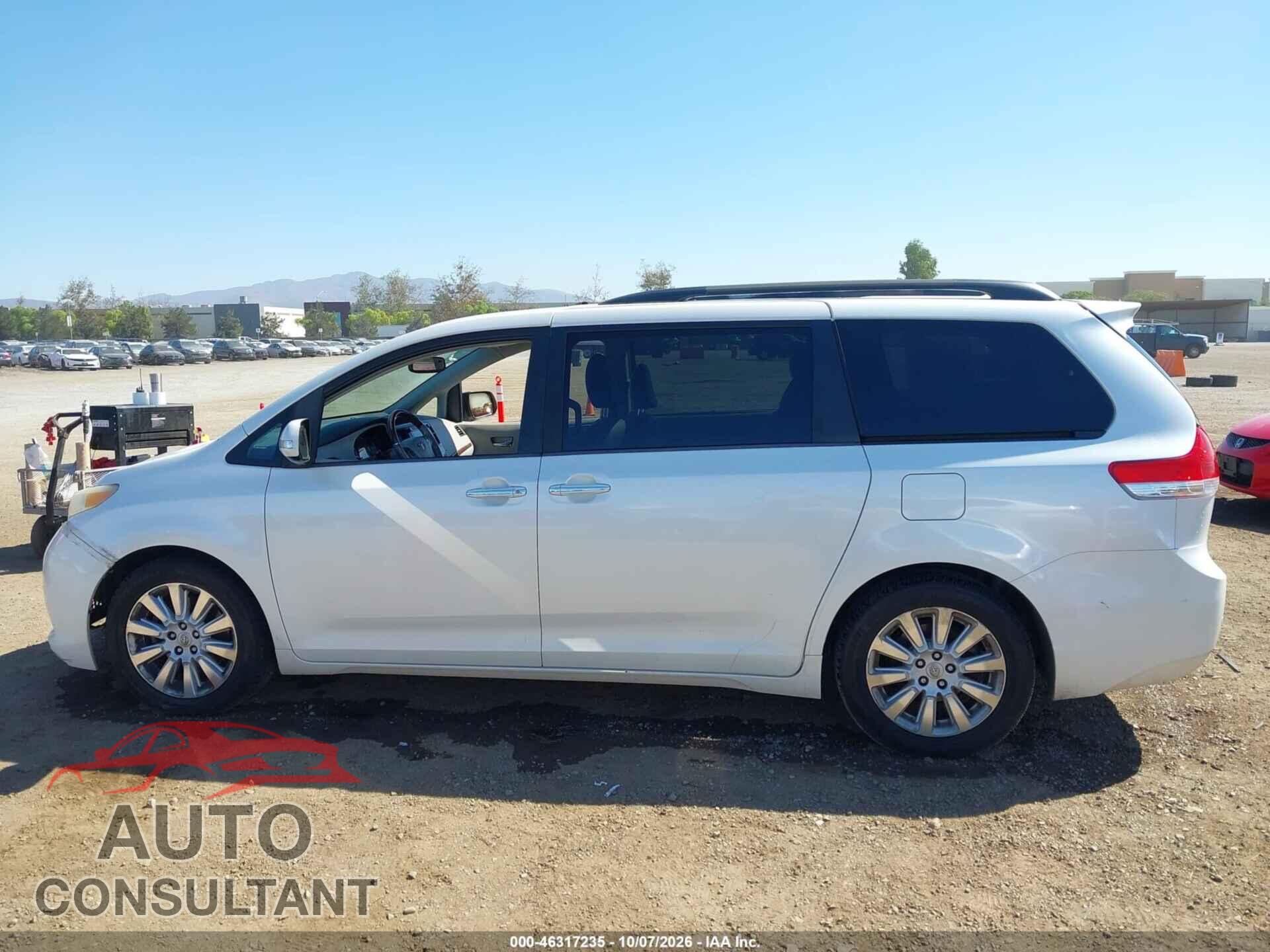 TOYOTA SIENNA 2013 - 5TDYK3DC8DS302318