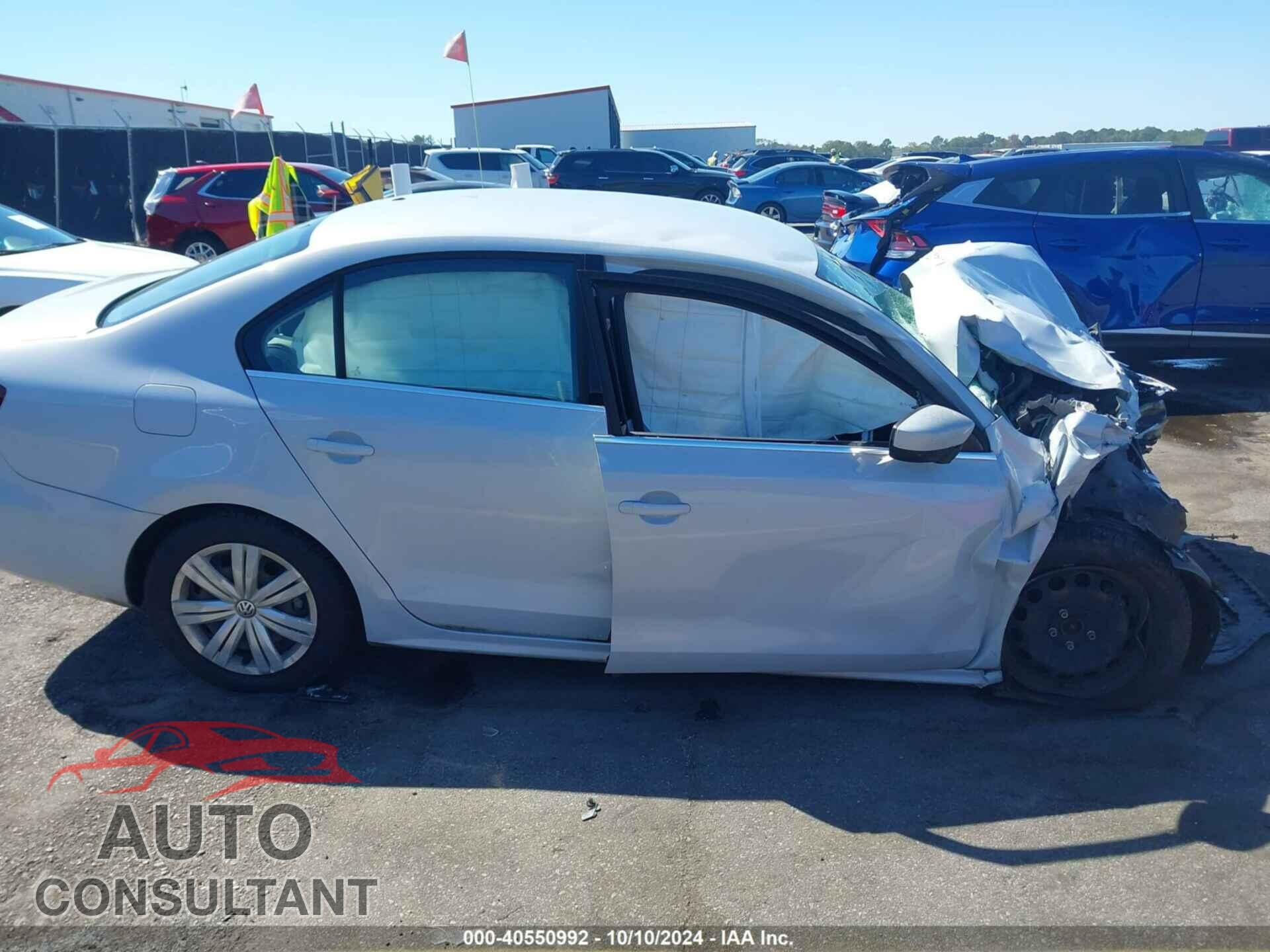 VOLKSWAGEN JETTA 2017 - 3VW2B7AJXHM388864