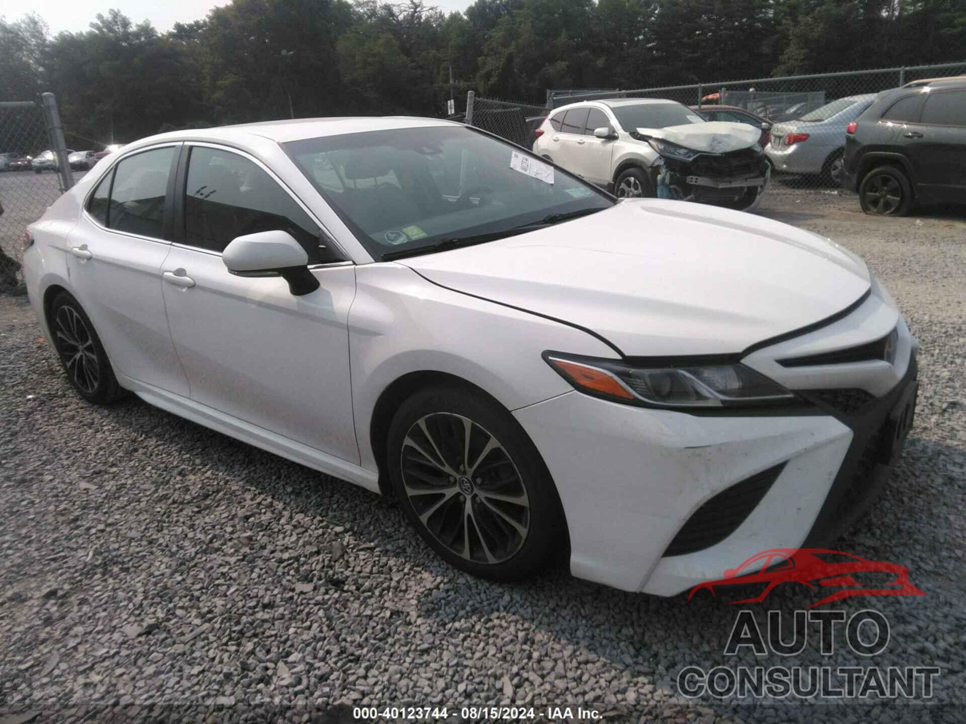 TOYOTA CAMRY 2018 - 4T1B11HK8JU046148
