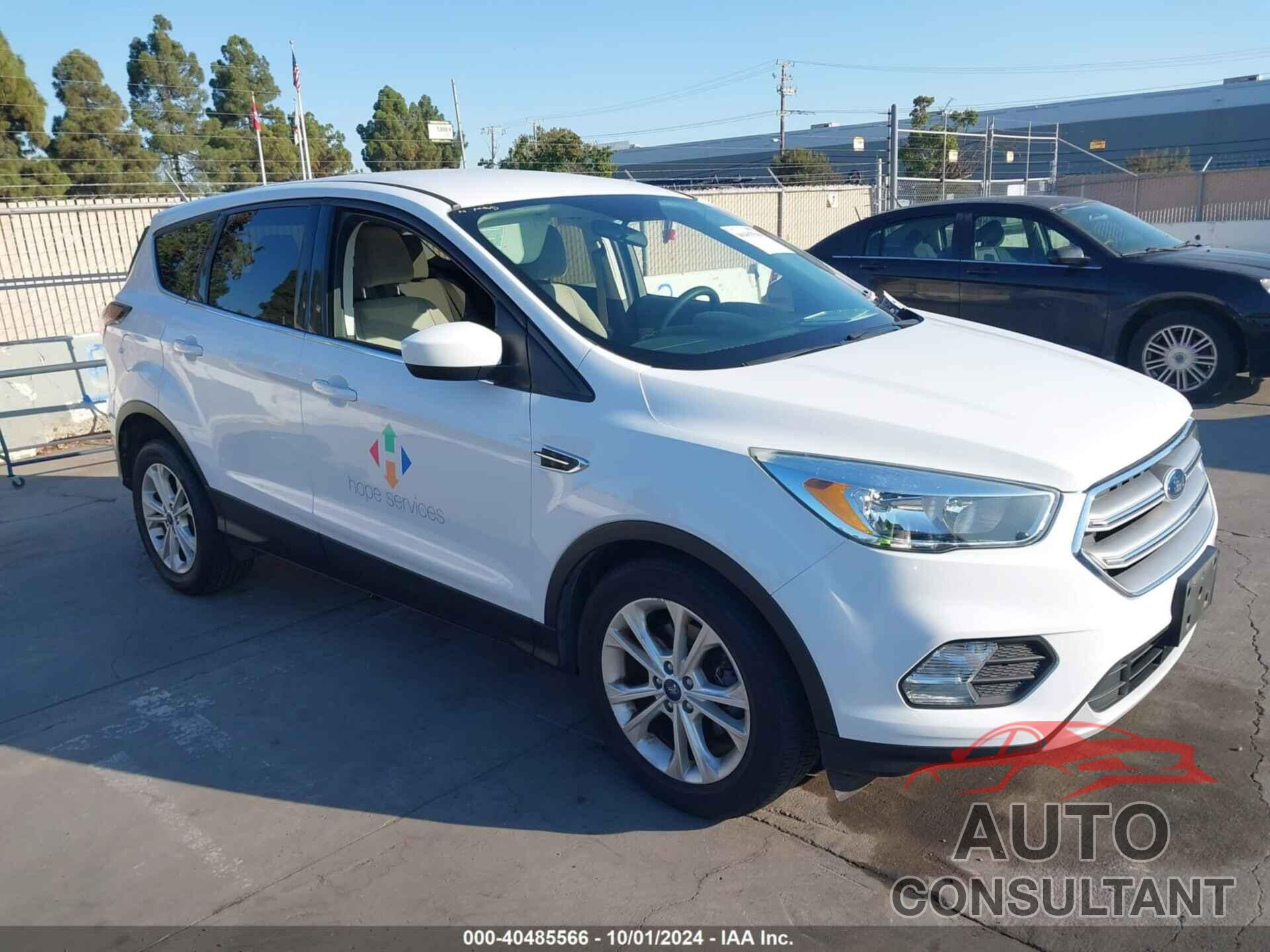 FORD ESCAPE 2017 - 1FMCU0GD8HUC12431