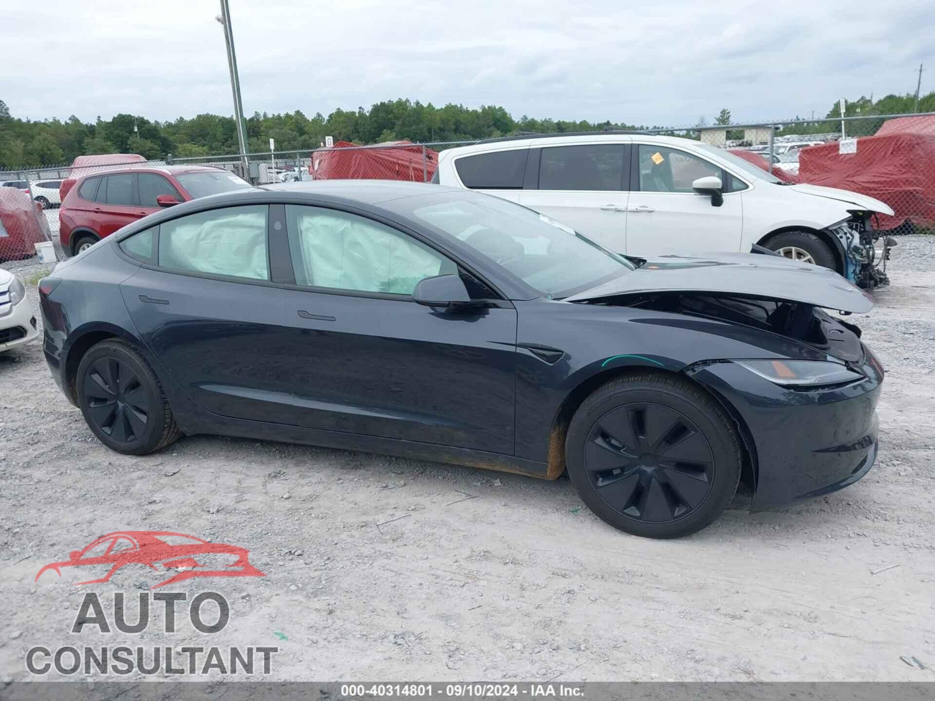 TESLA MODEL 3 2024 - 5YJ3E1EA3RF736452