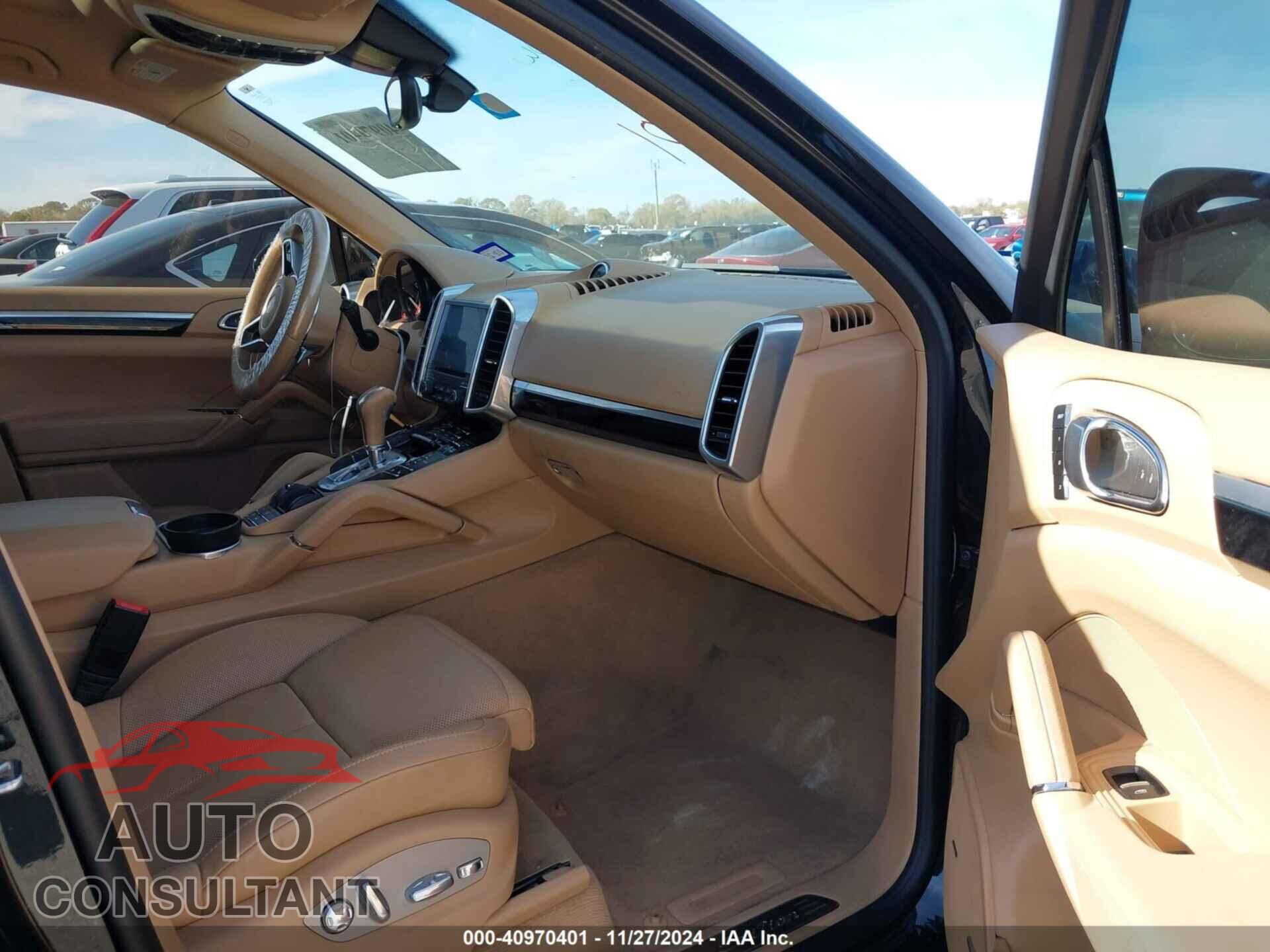PORSCHE CAYENNE 2017 - WP1AA2A23HKA82561