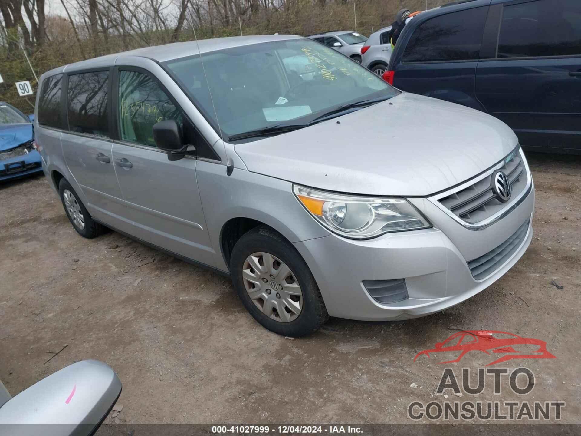 VOLKSWAGEN ROUTAN 2011 - 2V4RW4DG9BR717418