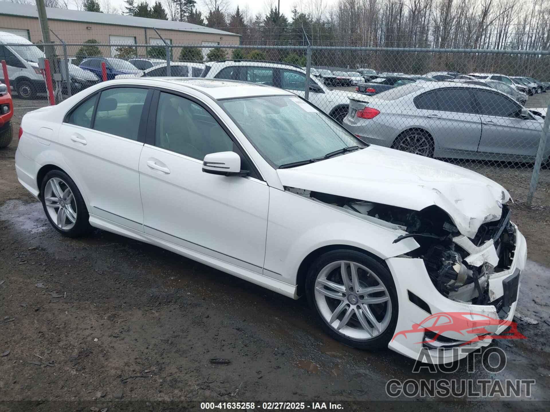 MERCEDES-BENZ C 300 2013 - WDDGF8AB8DR264649