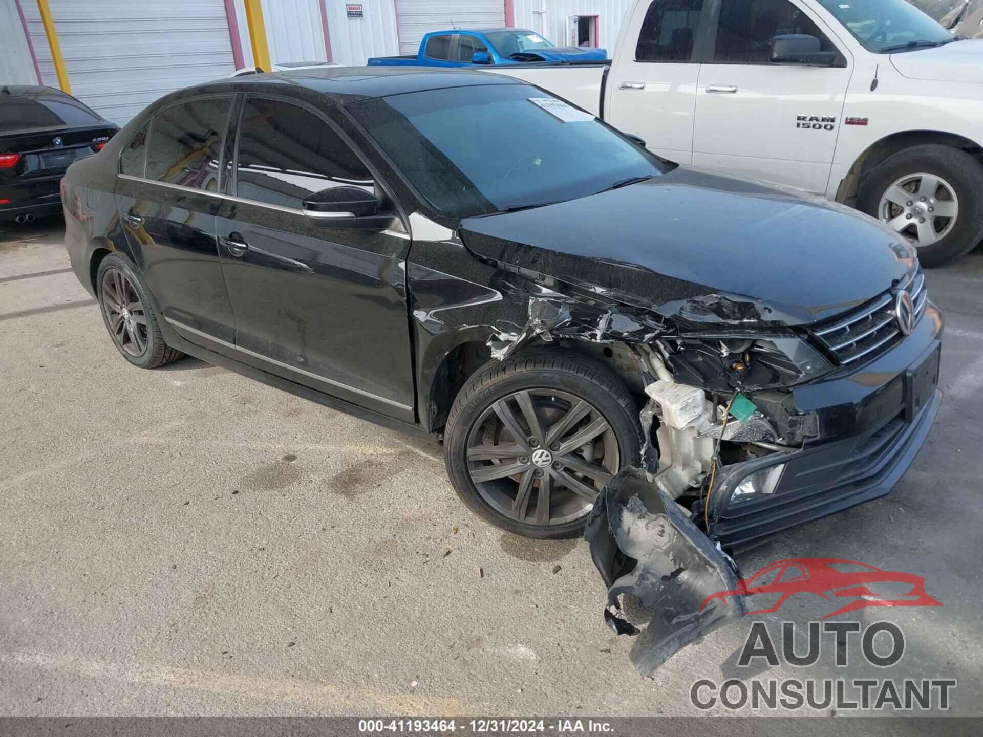VOLKSWAGEN JETTA 2018 - 3VWL17AJ4JM230839
