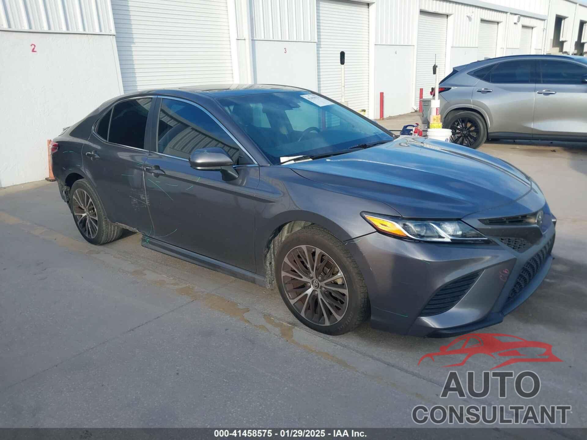 TOYOTA CAMRY 2018 - 4T1B11HKXJU009084