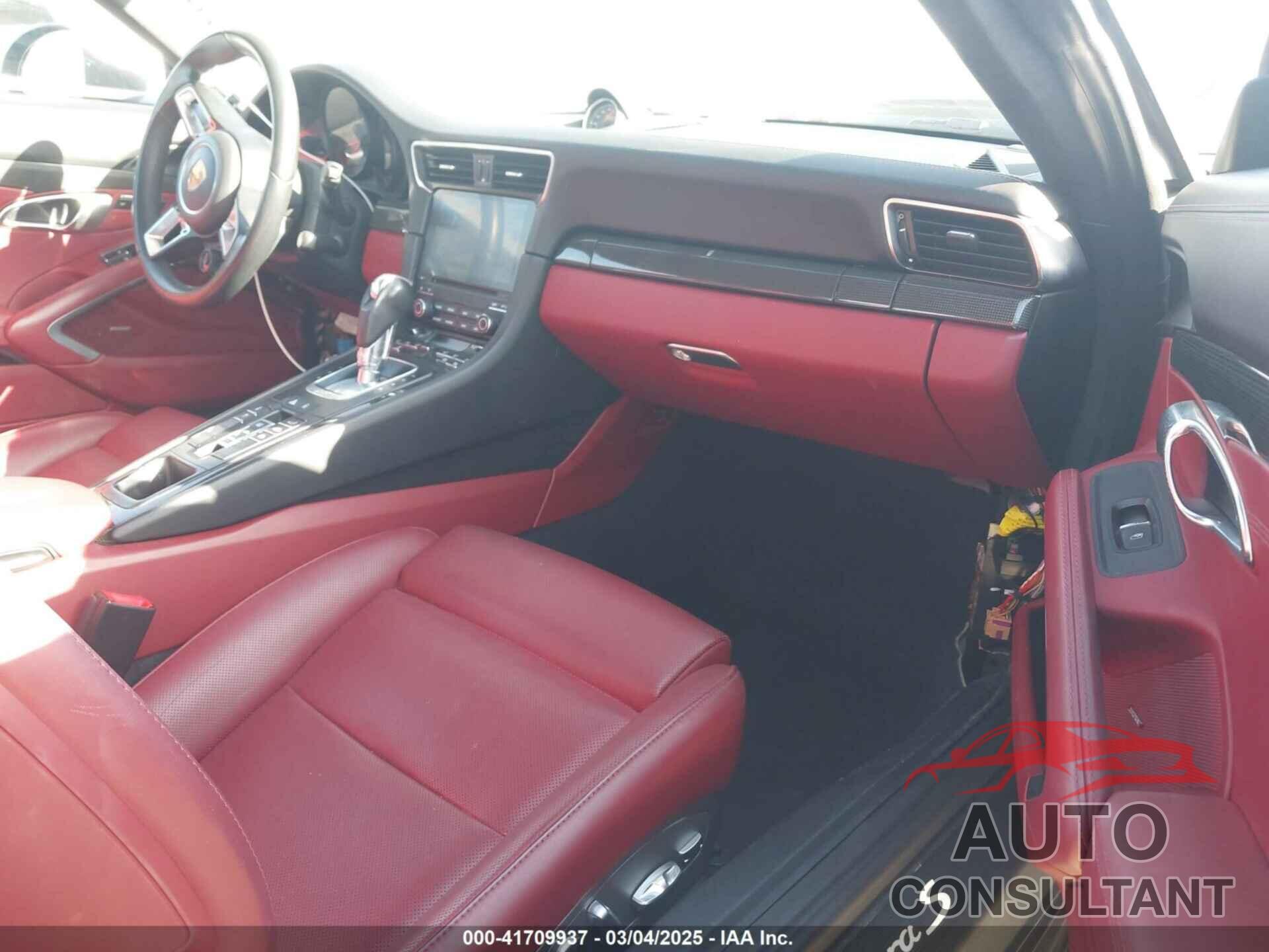 PORSCHE 911 2019 - WP0AB2A90KS114837
