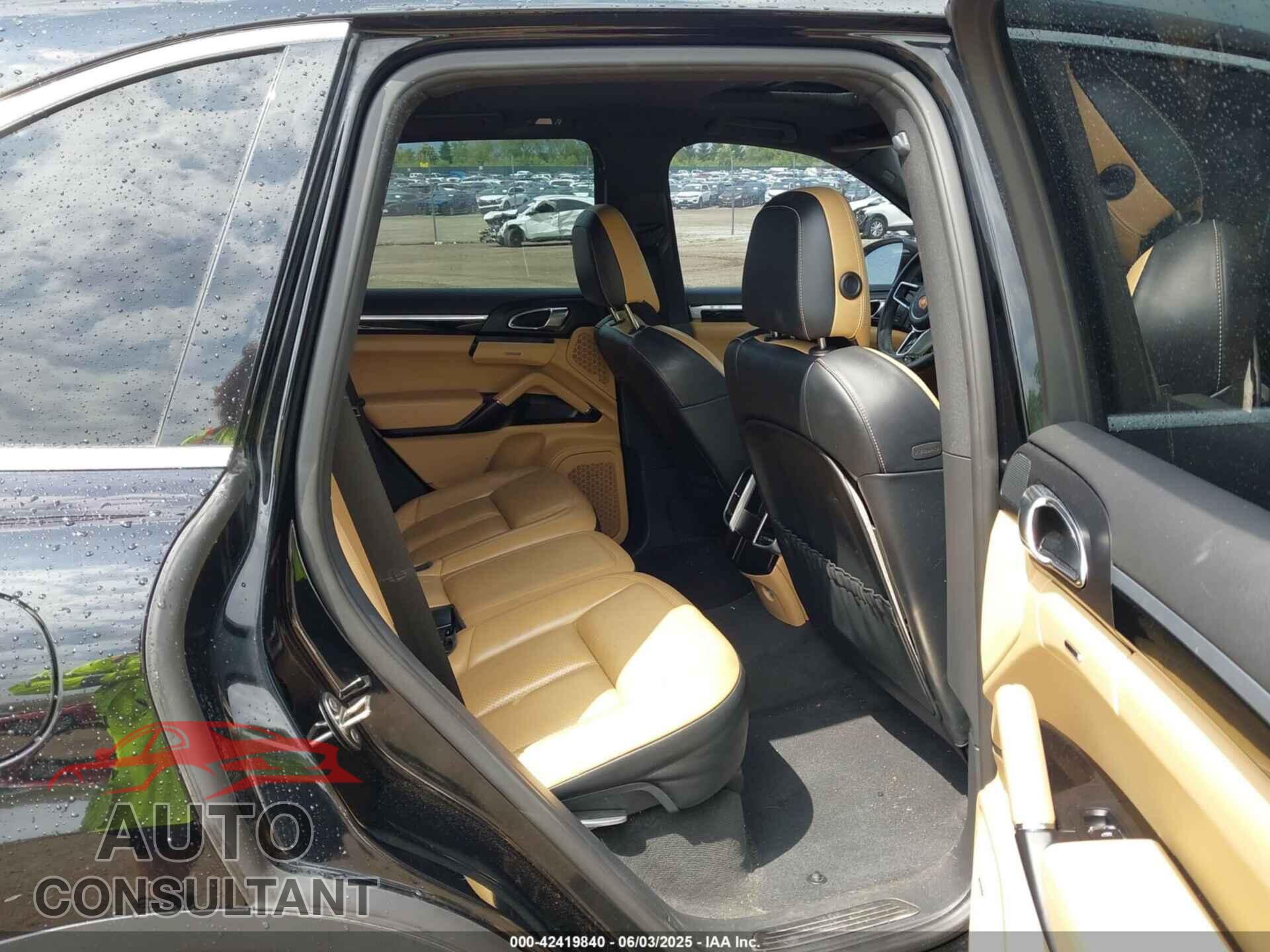 PORSCHE CAYENNE 2016 - WP1AA2A29GLA03757