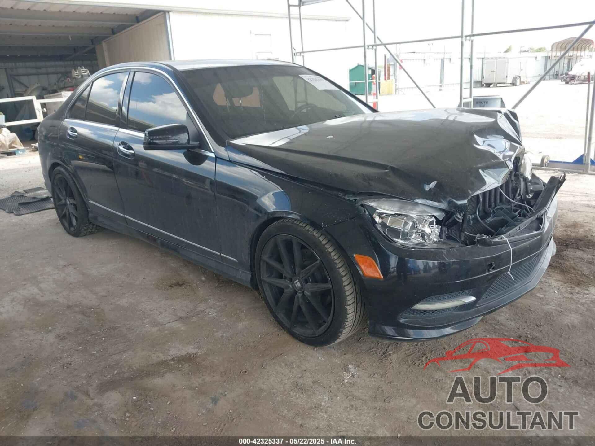MERCEDES-BENZ C 300 2011 - WDDGF5EB2BR186245