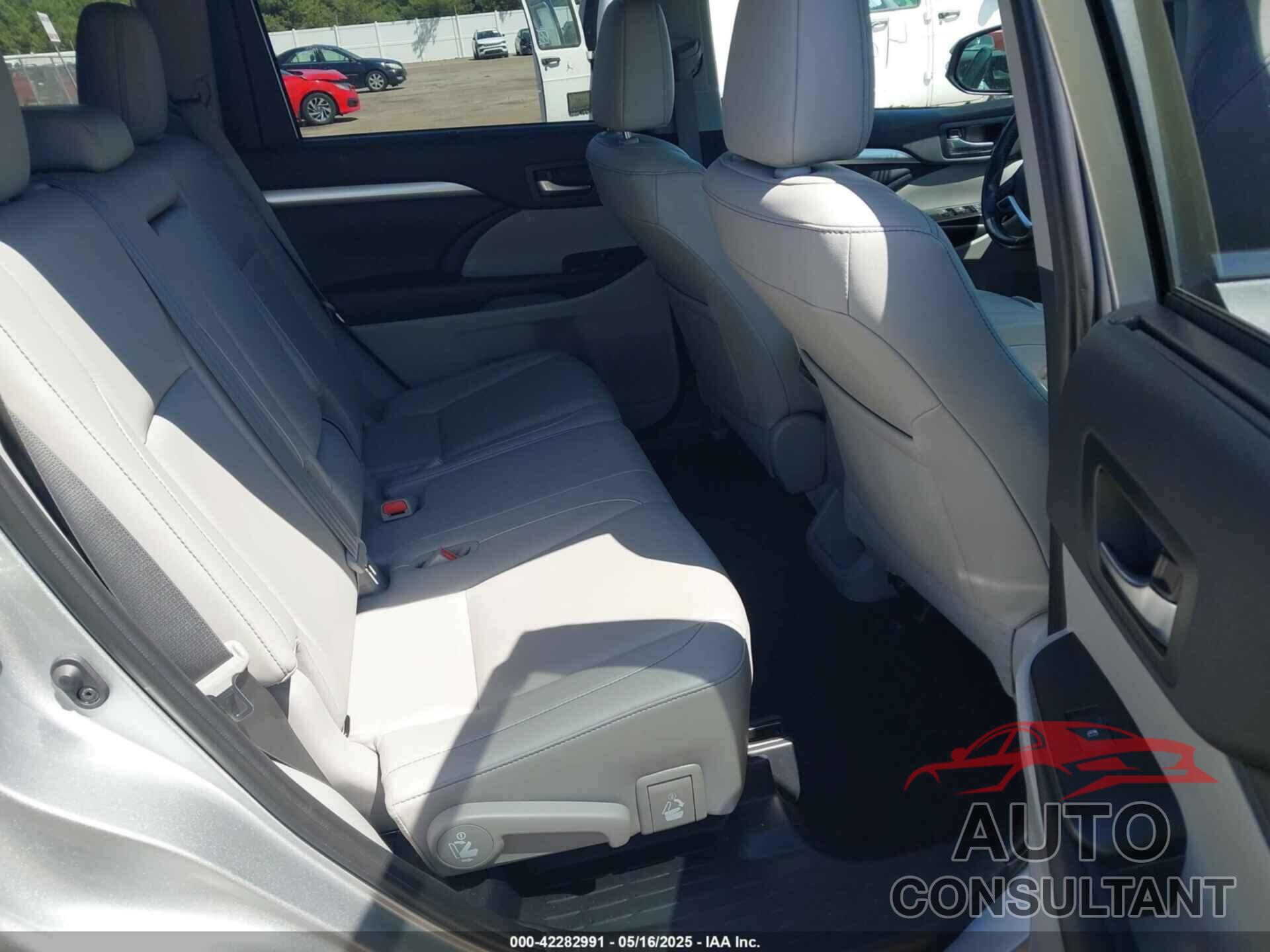 TOYOTA HIGHLANDER 2019 - 5TDJZRFH5KS570670