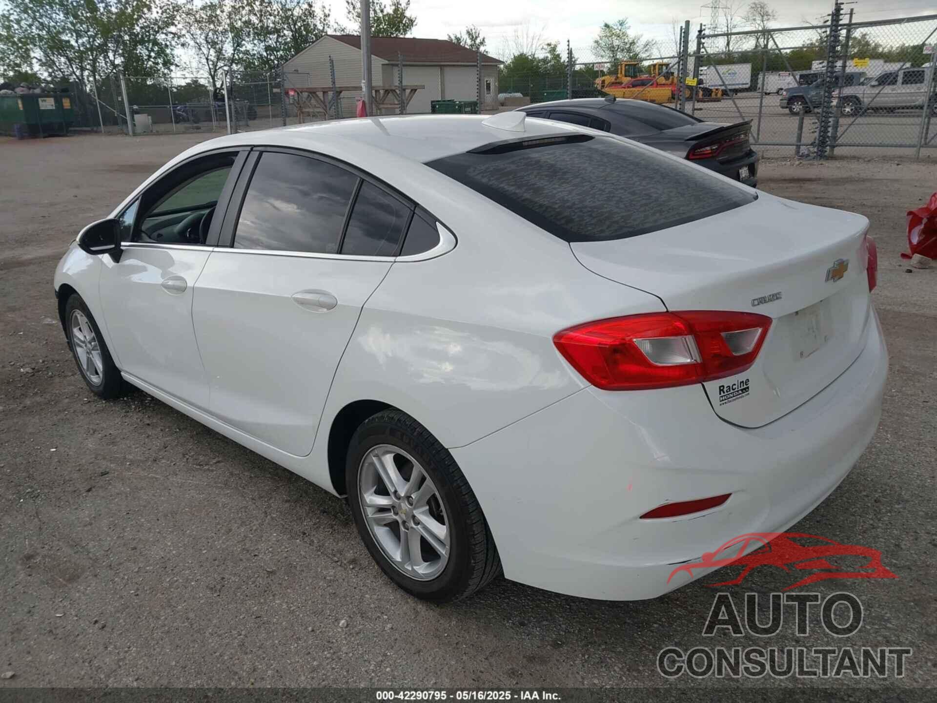 CHEVROLET CRUZE 2017 - 1G1BE5SM7H7229567
