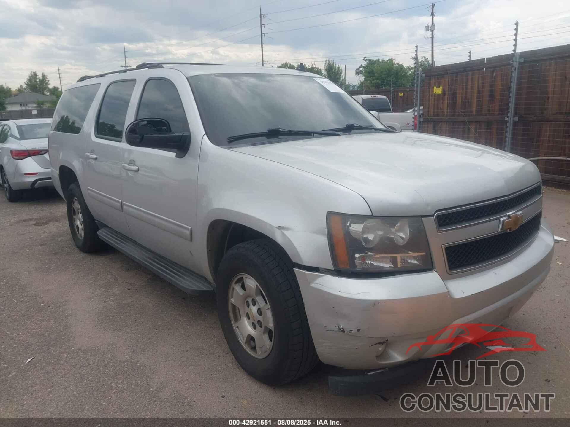 CHEVROLET SUBURBAN 1500 2011 - 1GNSKJE33BR334105