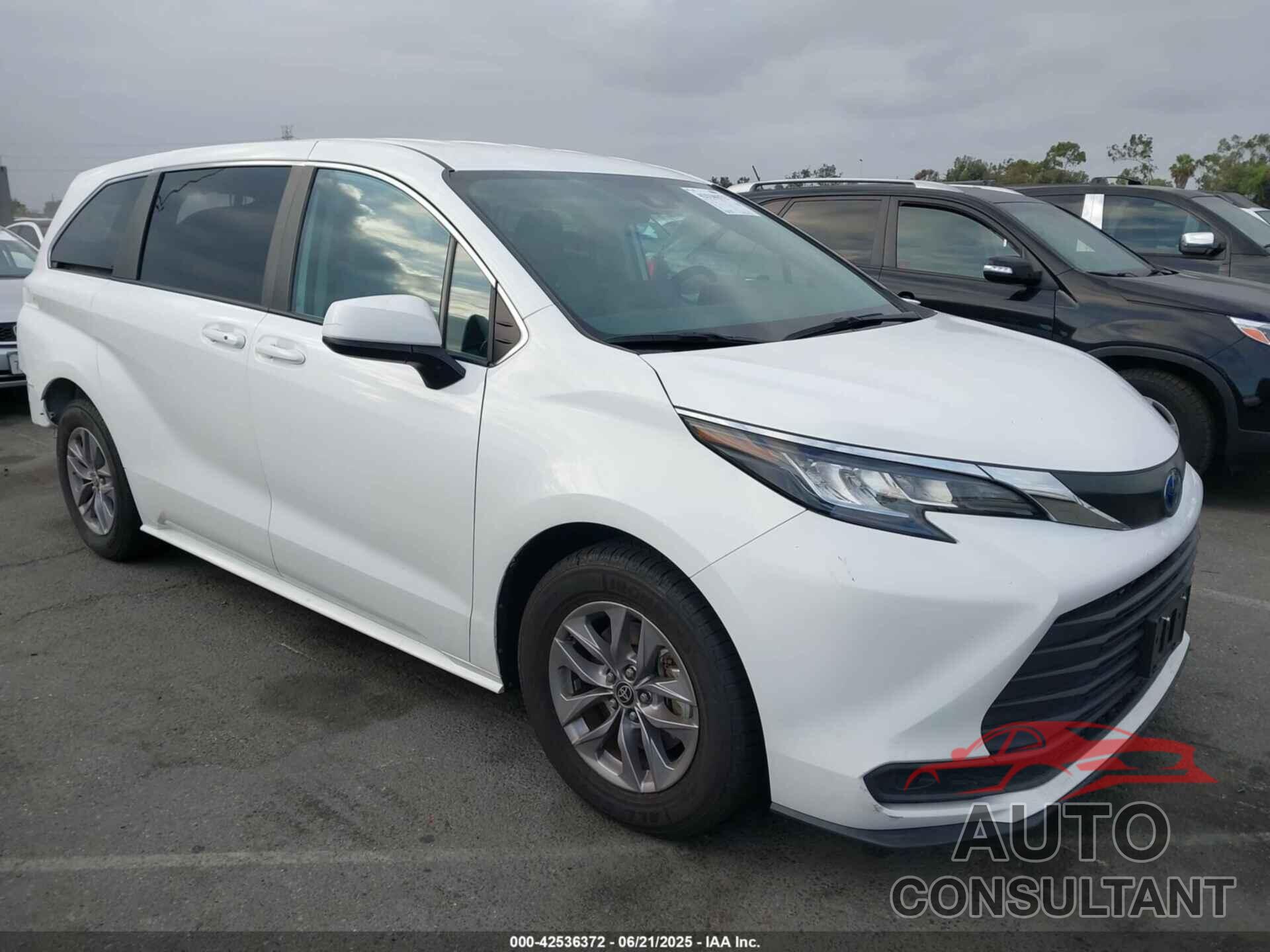 TOYOTA SIENNA 2022 - 5TDKRKEC9NS122406