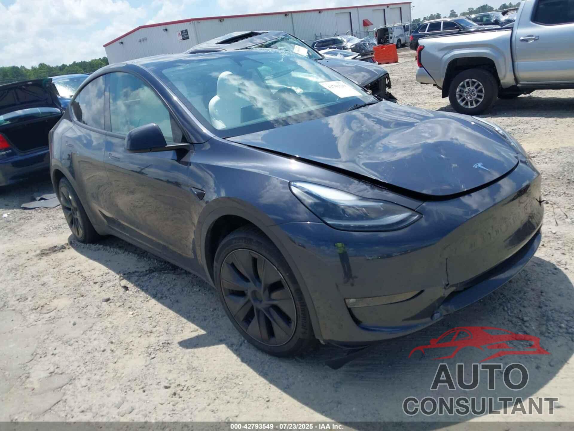 TESLA MODEL Y 2024 - 7SAYGAEE8RF159312