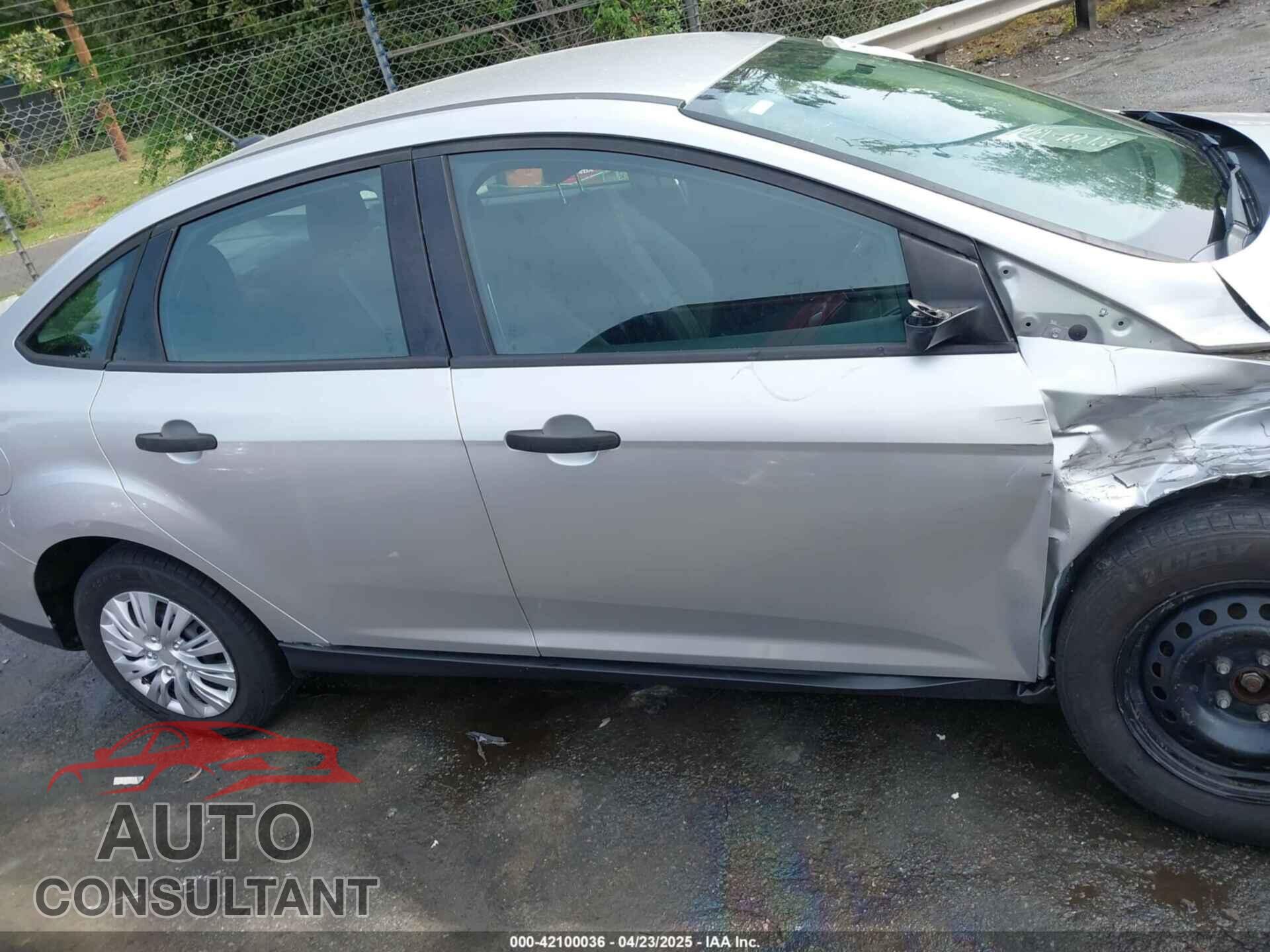 FORD FOCUS 2017 - 1FADP3E21HL241557