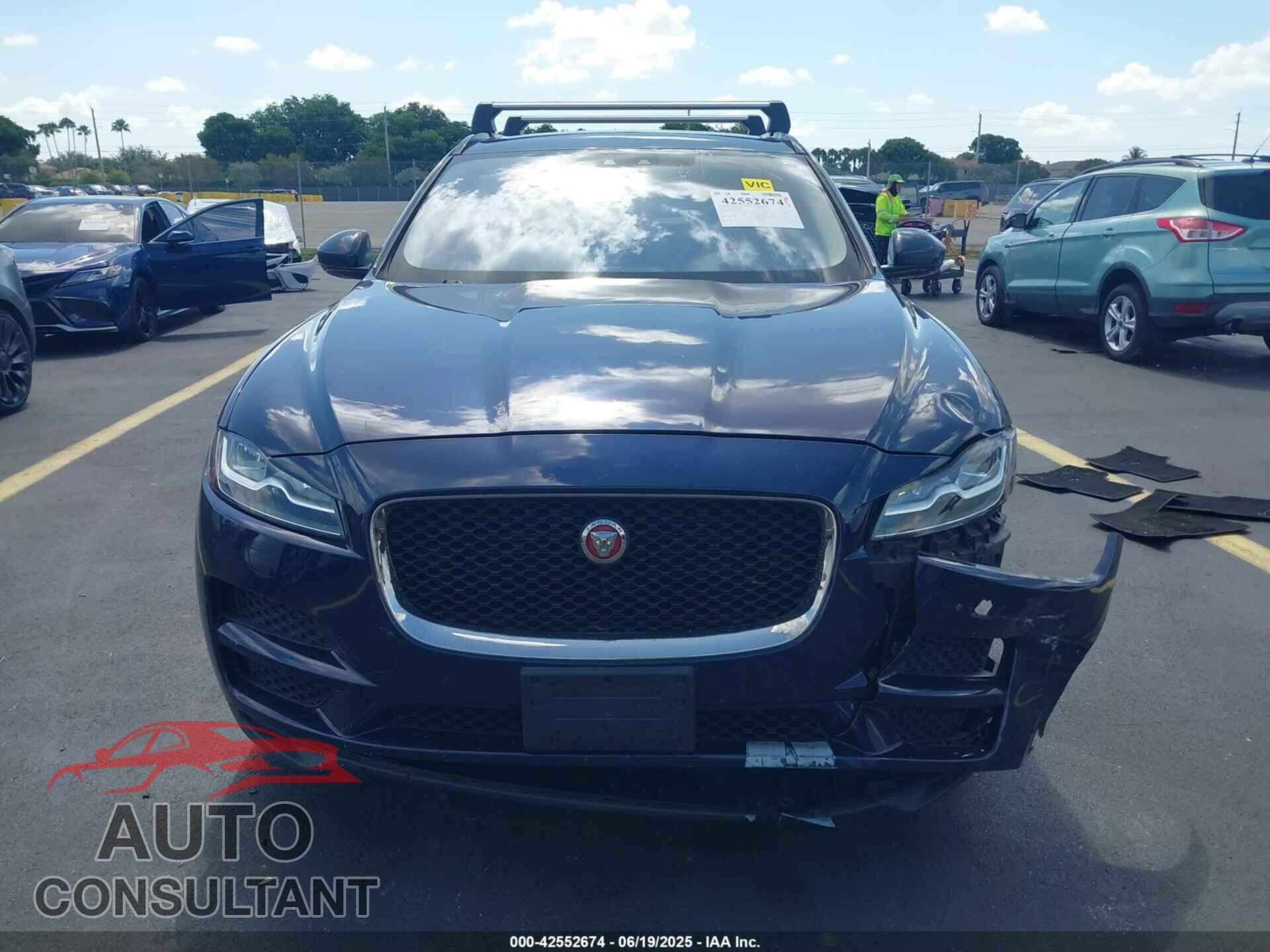 JAGUAR F-PACE 2017 - SADCK2BV8HA496834