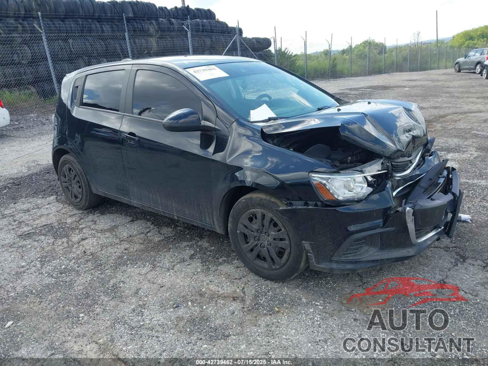 CHEVROLET SONIC 2019 - 1G1JG6SB8K4136575
