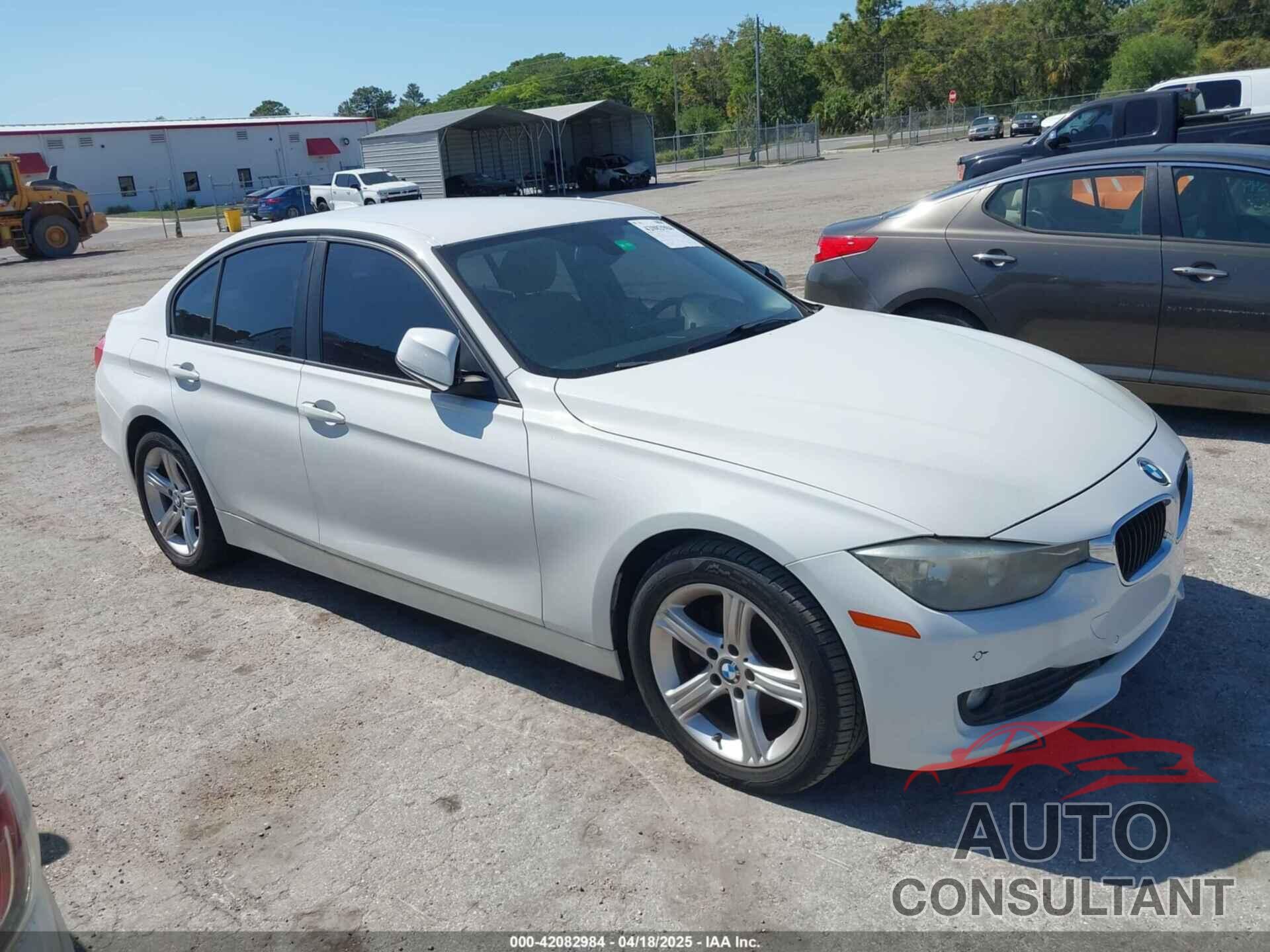 BMW 320I 2014 - WBA3B1G53ENT00444