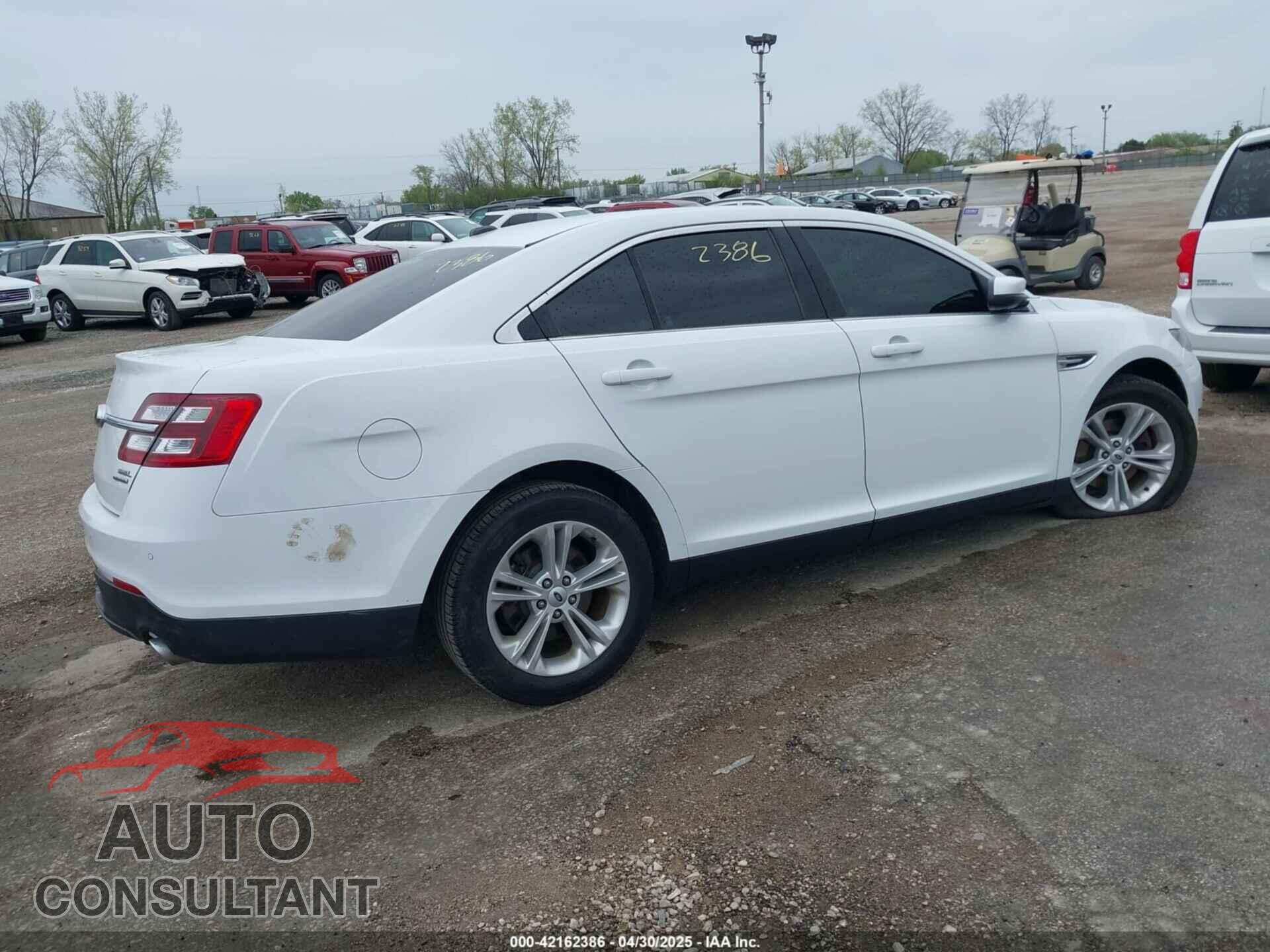 FORD TAURUS 2017 - 1FAHP2E86HG112643