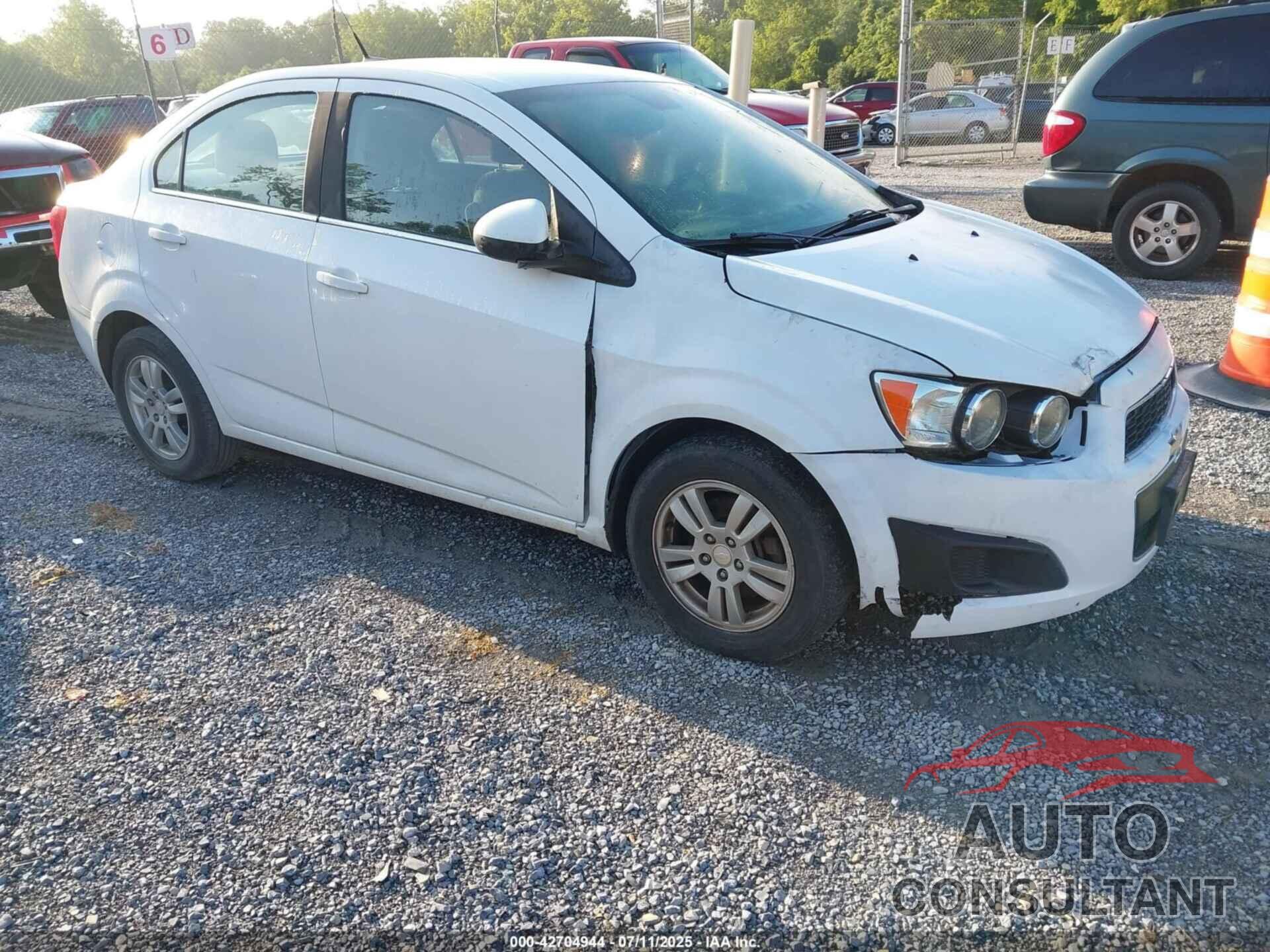 CHEVROLET SONIC 2013 - 1G1JC5SH8D4206606