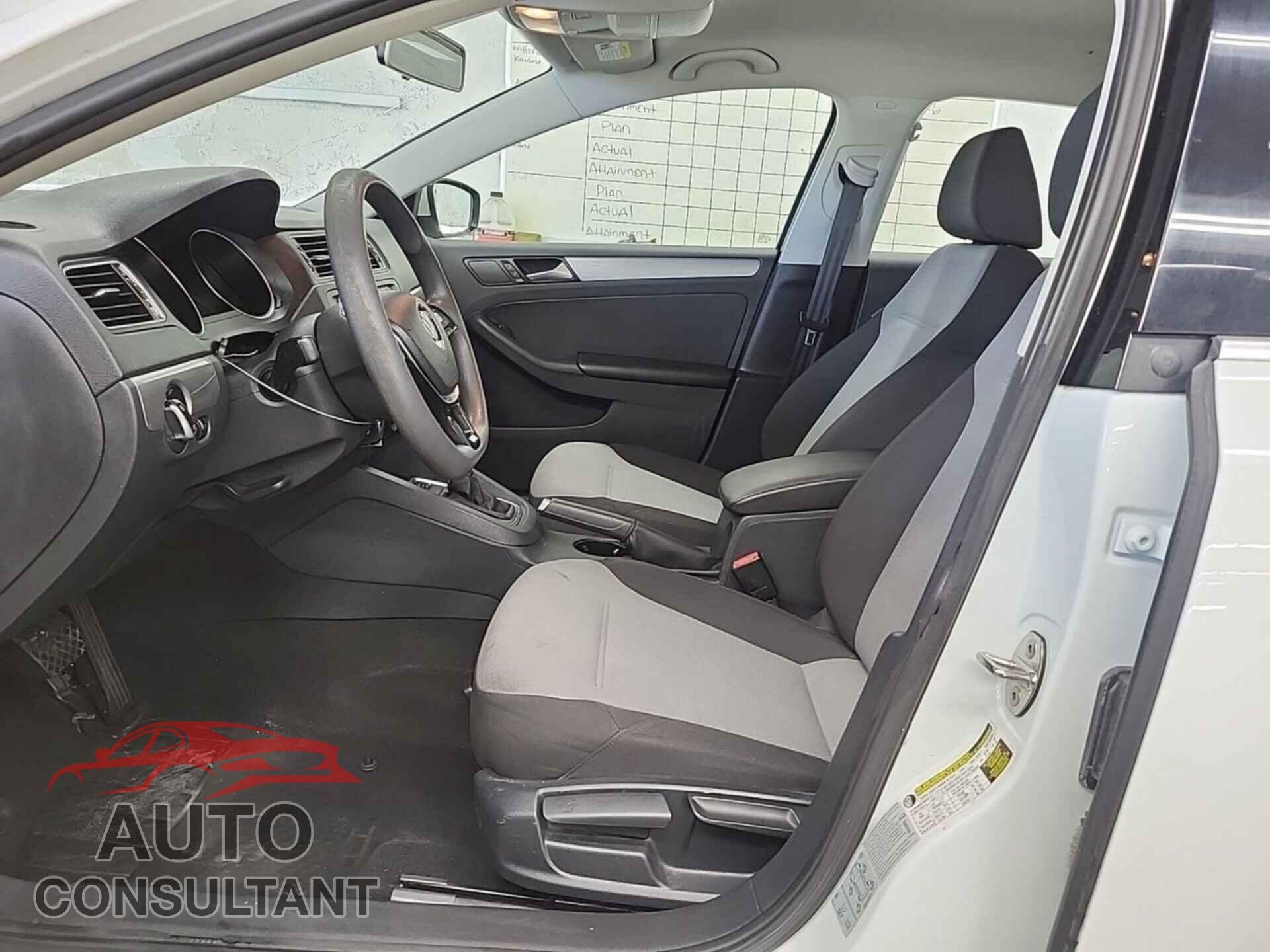 VOLKSWAGEN JETTA 2017 - 3VW2B7AJ3HM215509
