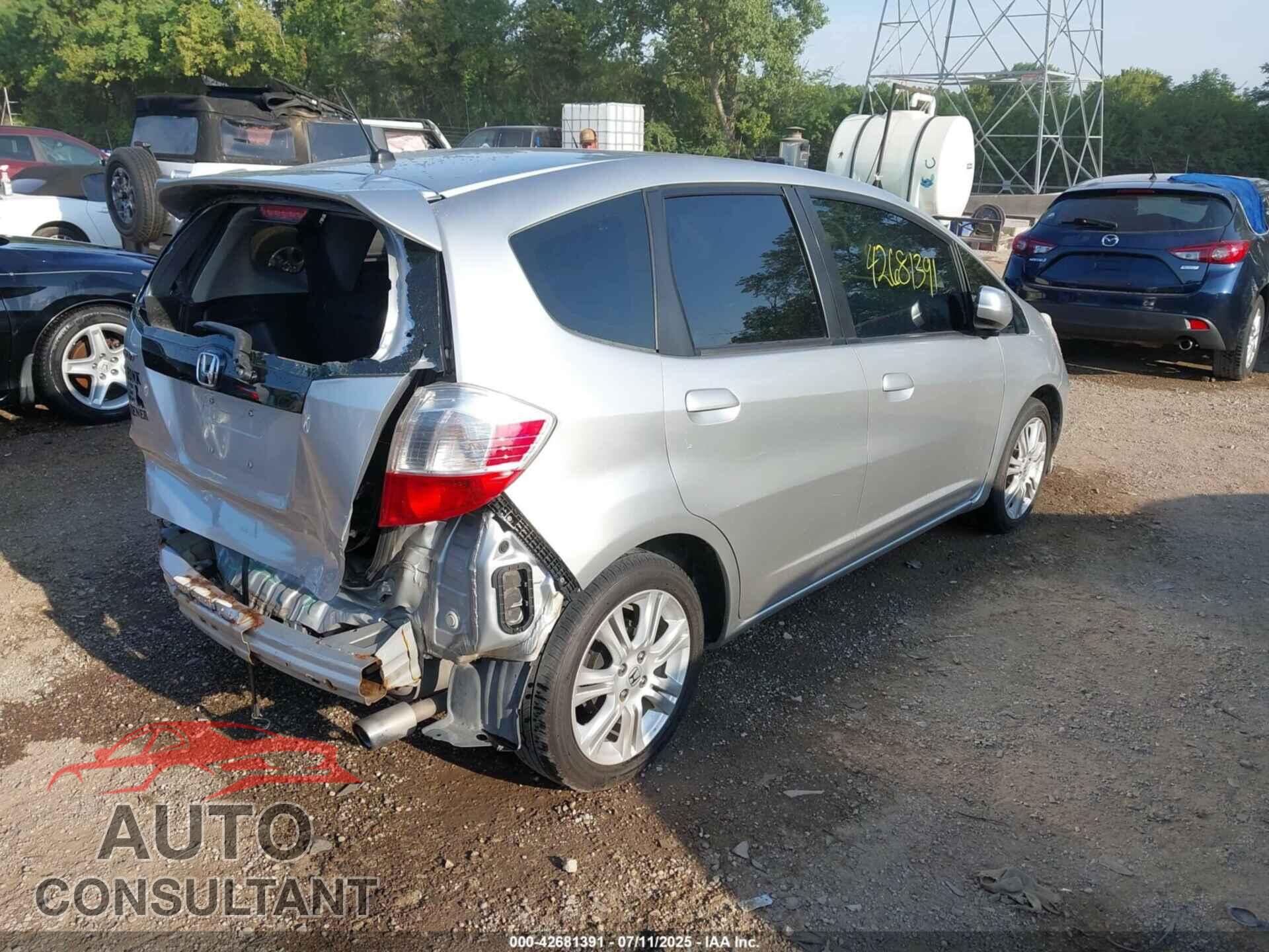 HONDA FIT 2011 - JHMGE8H58BC011245