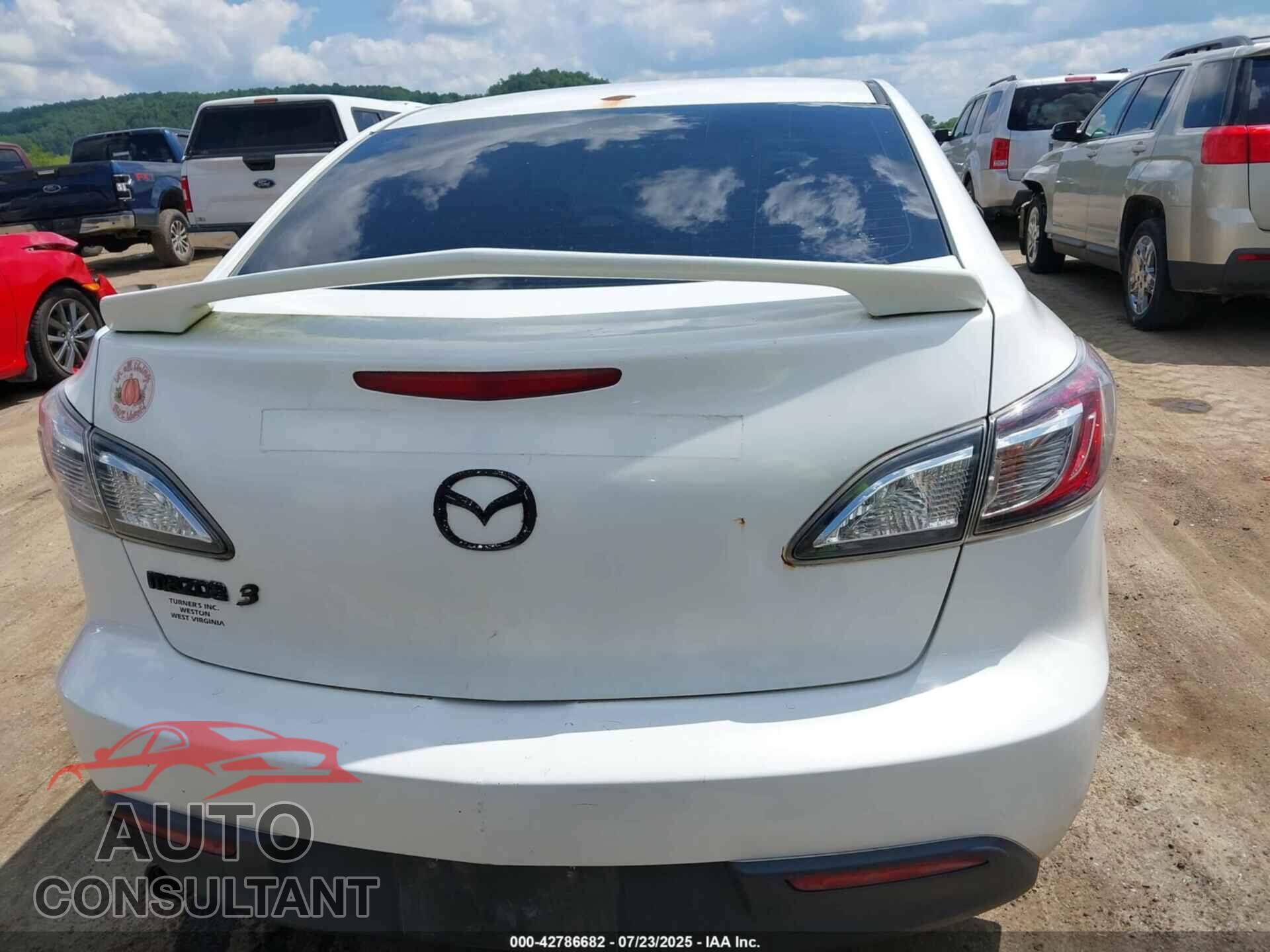 MAZDA MAZDA3 2011 - JM1BL1VF3B1384467
