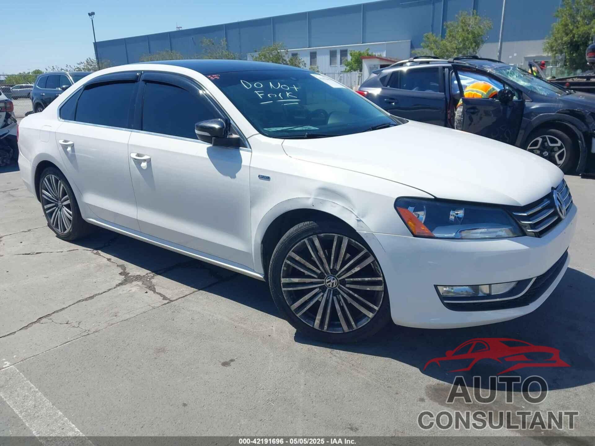 VOLKSWAGEN PASSAT 2015 - 1VWBT7A32FC014830
