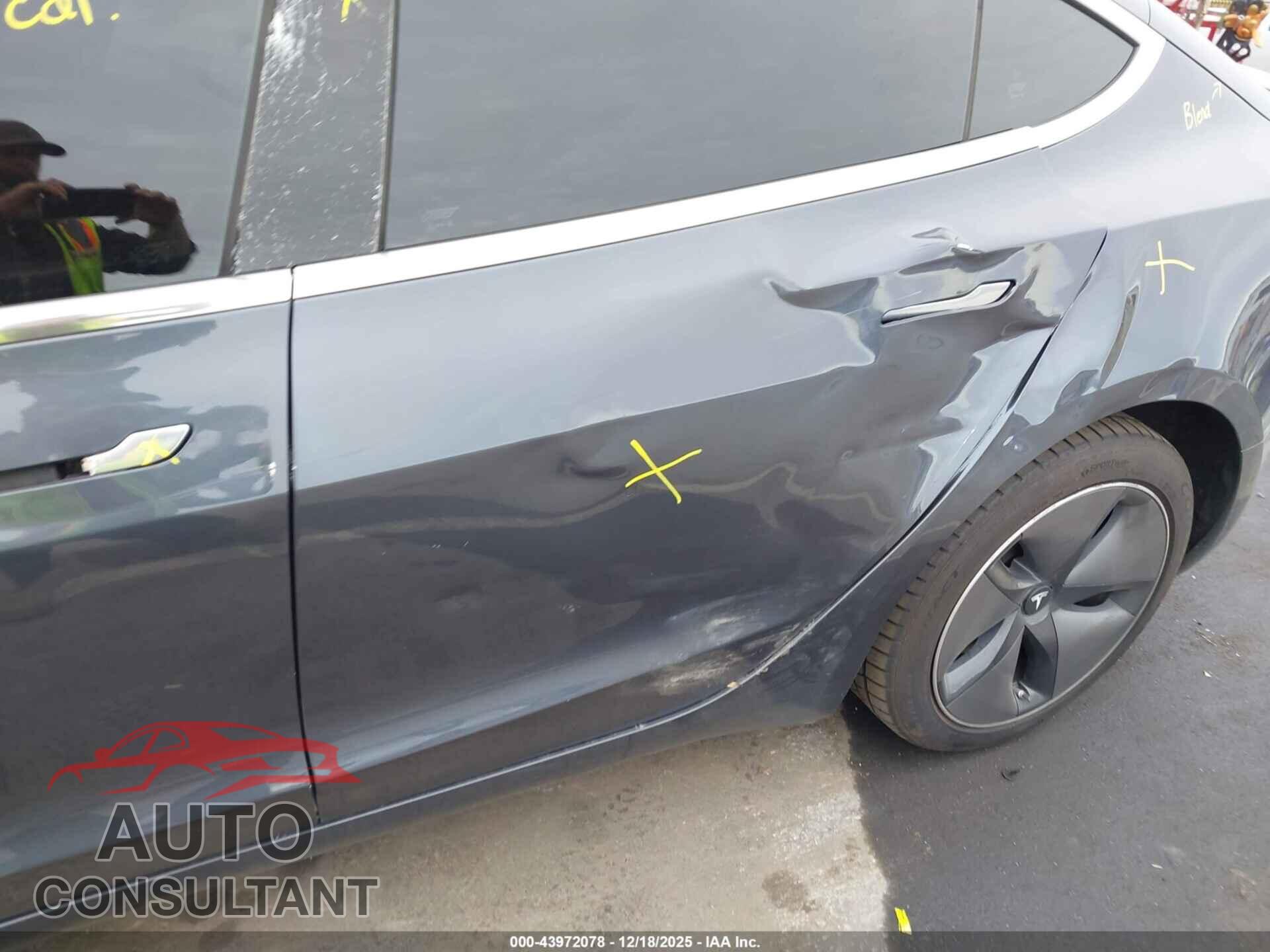 TESLA MODEL 3 2019 - 5YJ3E1EB7KF437559
