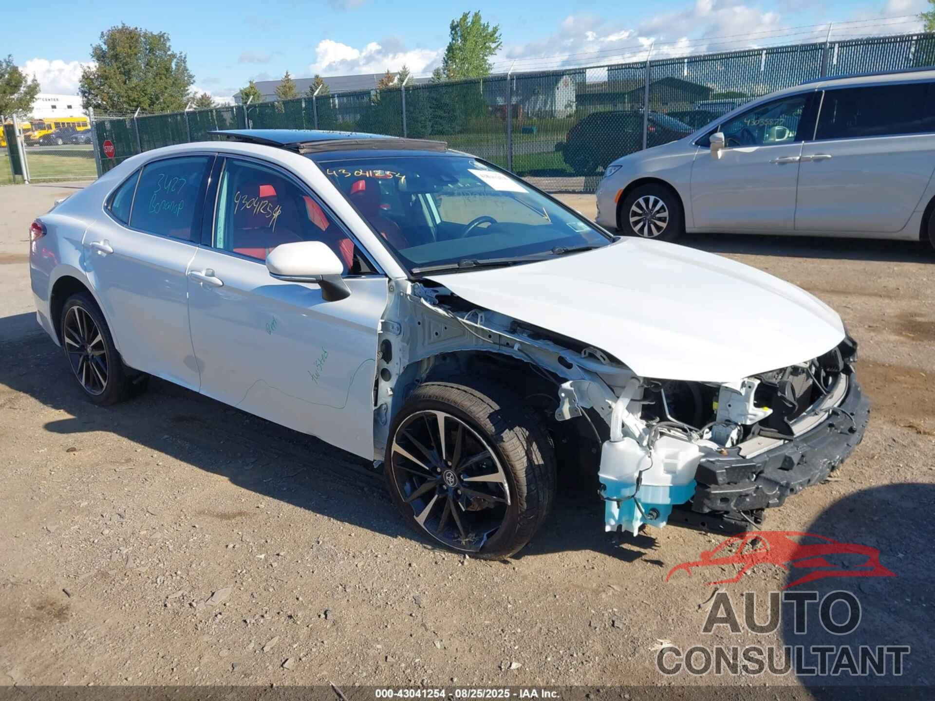 TOYOTA CAMRY 2019 - 4T1B61HK0KU715452