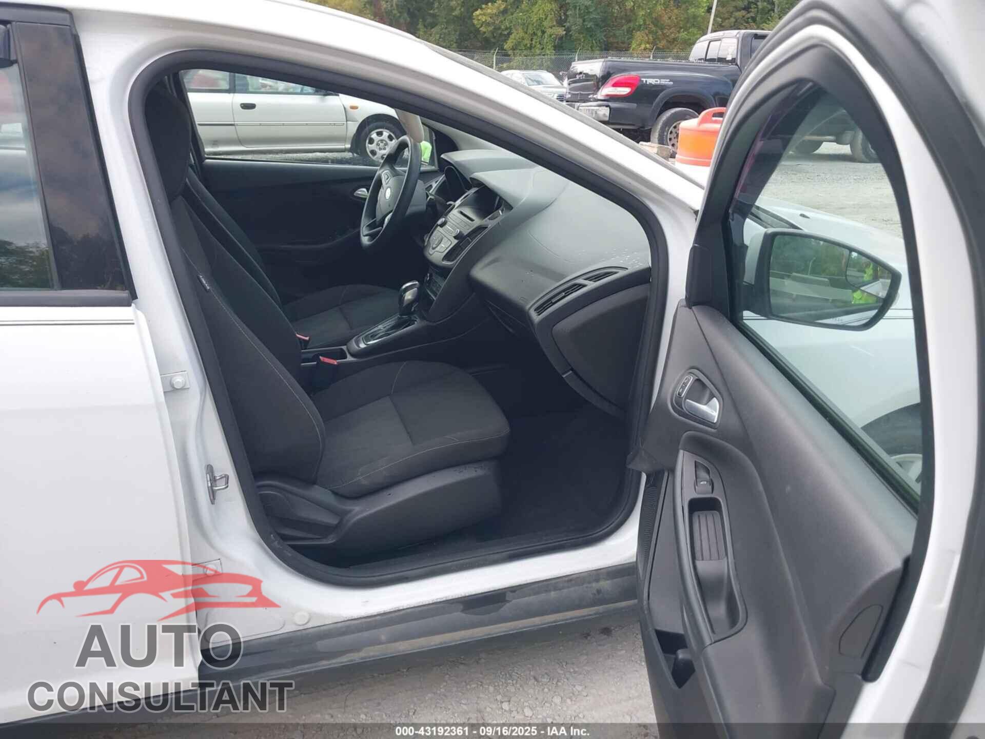 FORD FOCUS 2015 - 1FADP3F22FL204206