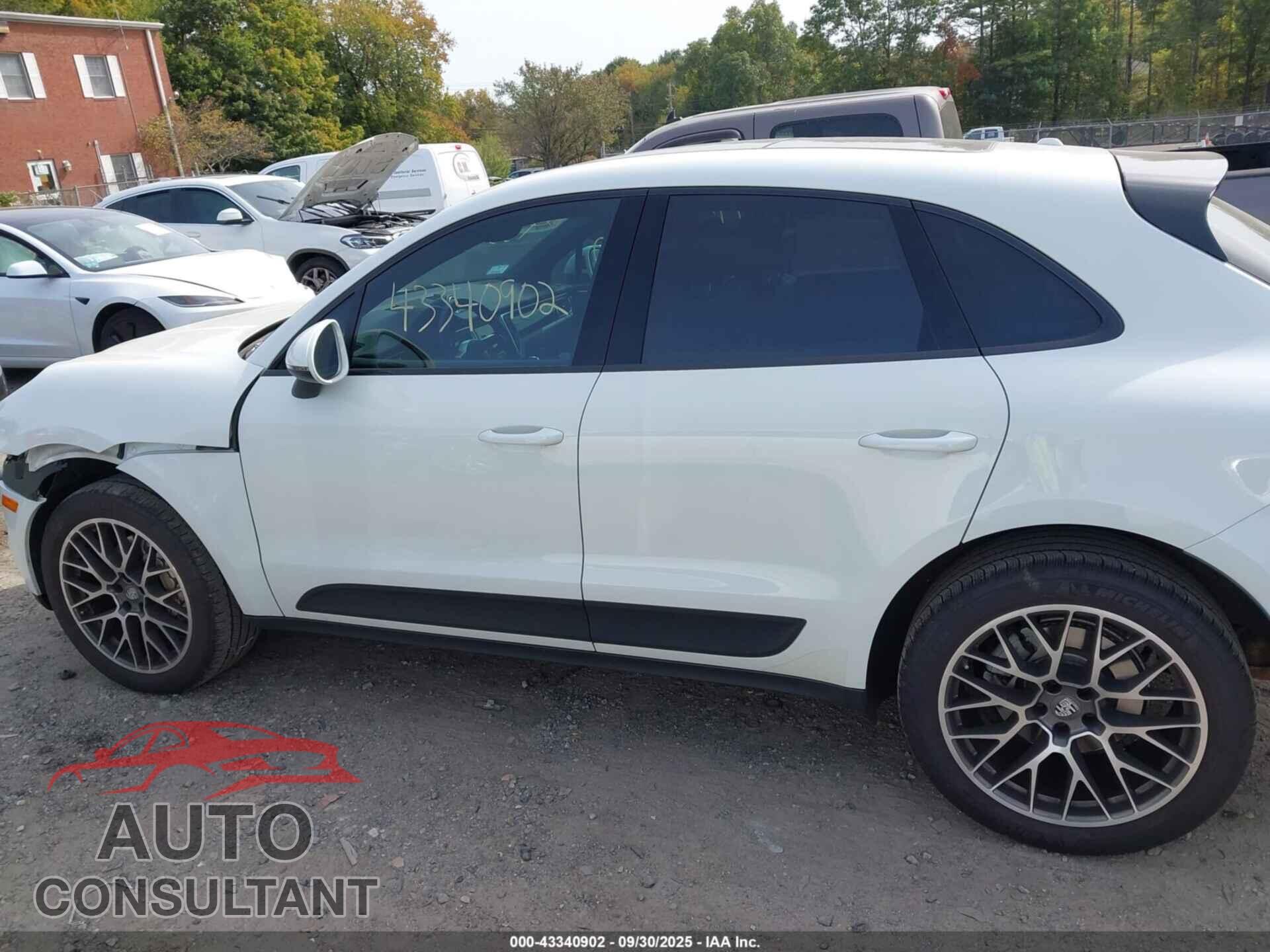PORSCHE MACAN 2016 - WP1AB2A54GLB50205
