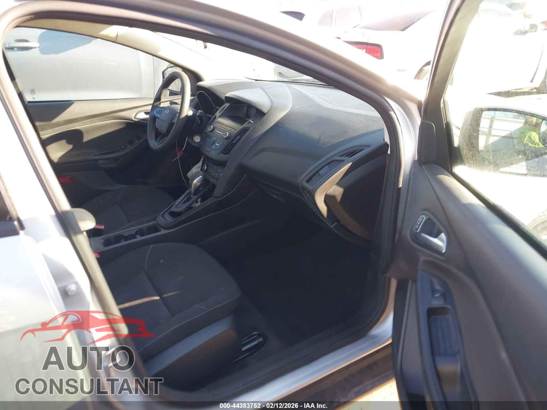 FORD FOCUS 2018 - 1FADP3F27JL201570