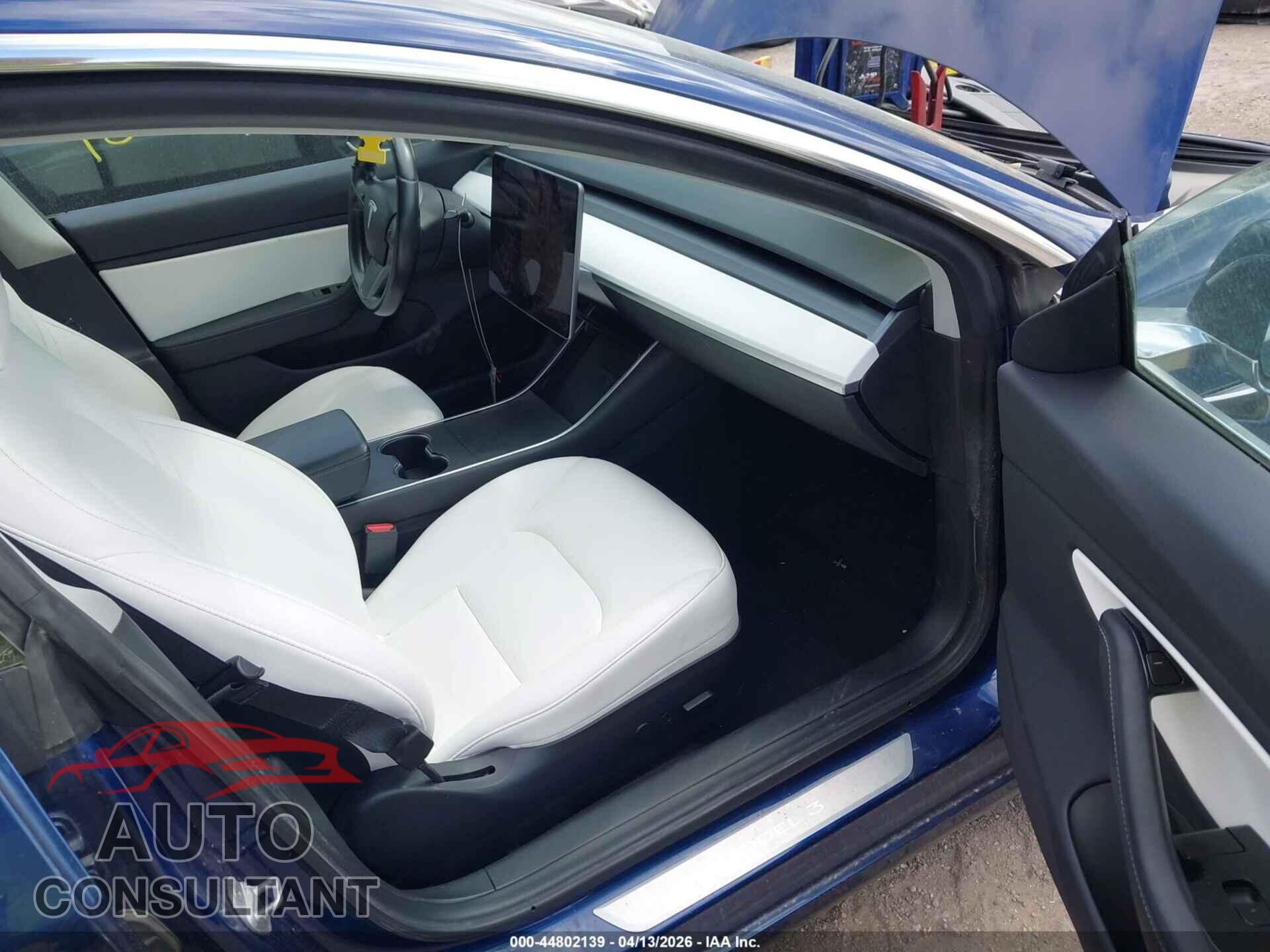 TESLA MODEL 3 2019 - 5YJ3E1EB3KF192520