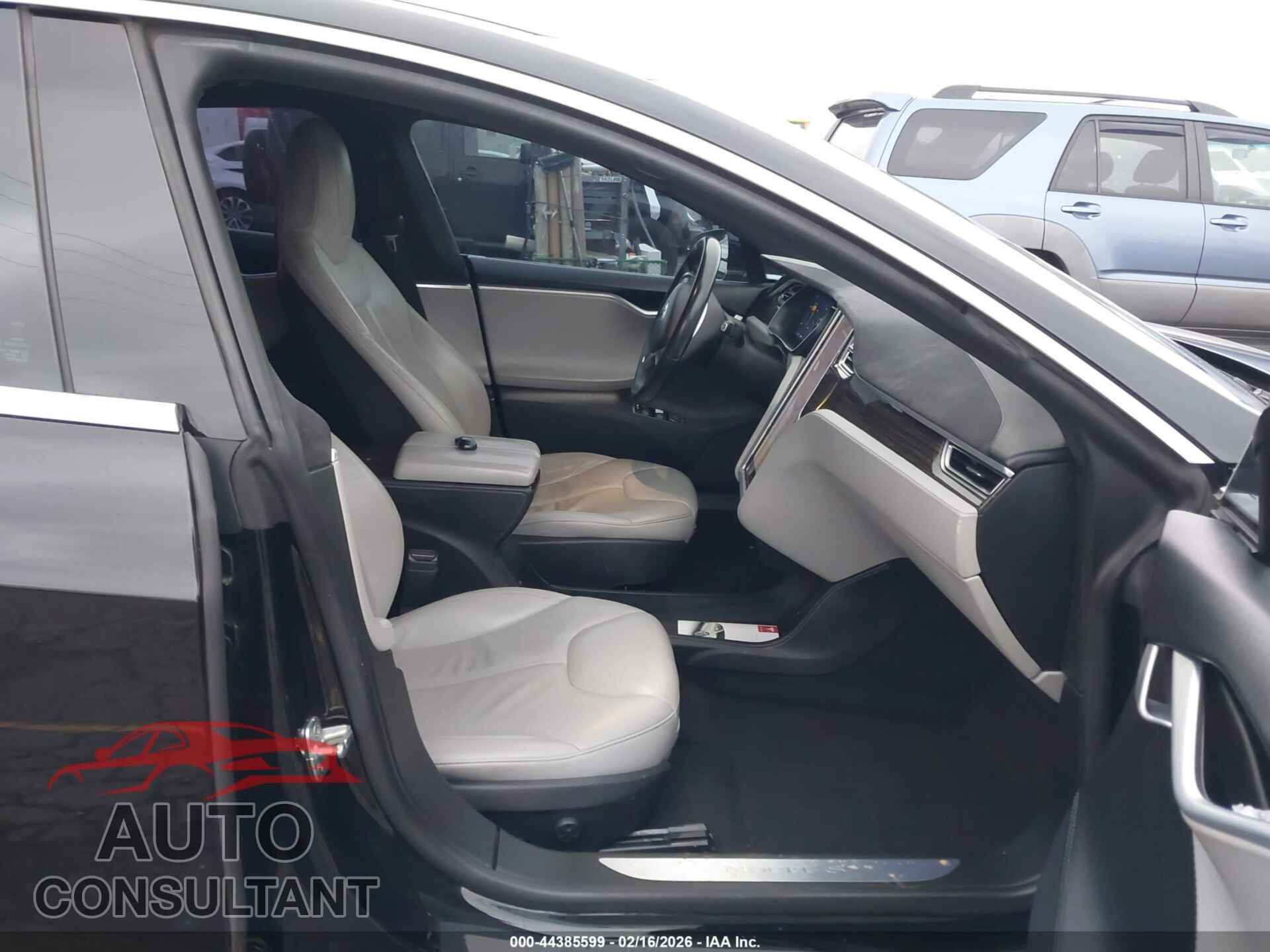 TESLA MODEL S 2014 - 5YJSA1H10EFP61211