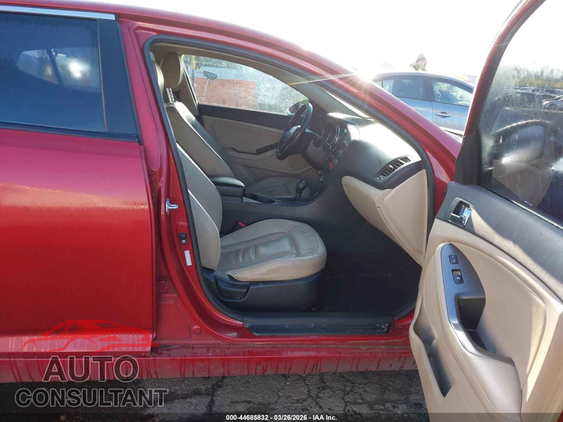 KIA OPTIMA 2011 - KNAGN4A77B5059326