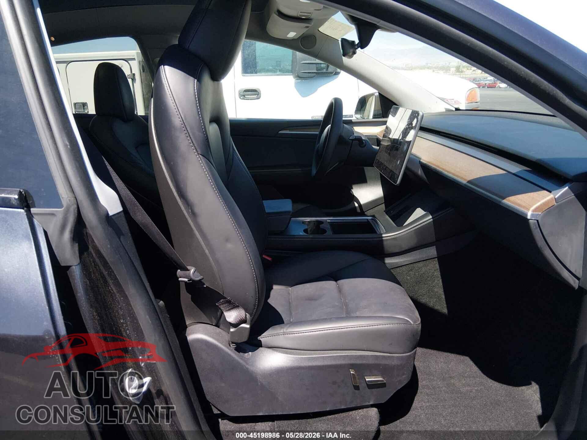 TESLA MODEL Y 2024 - 7SAYGAEE5RF112142