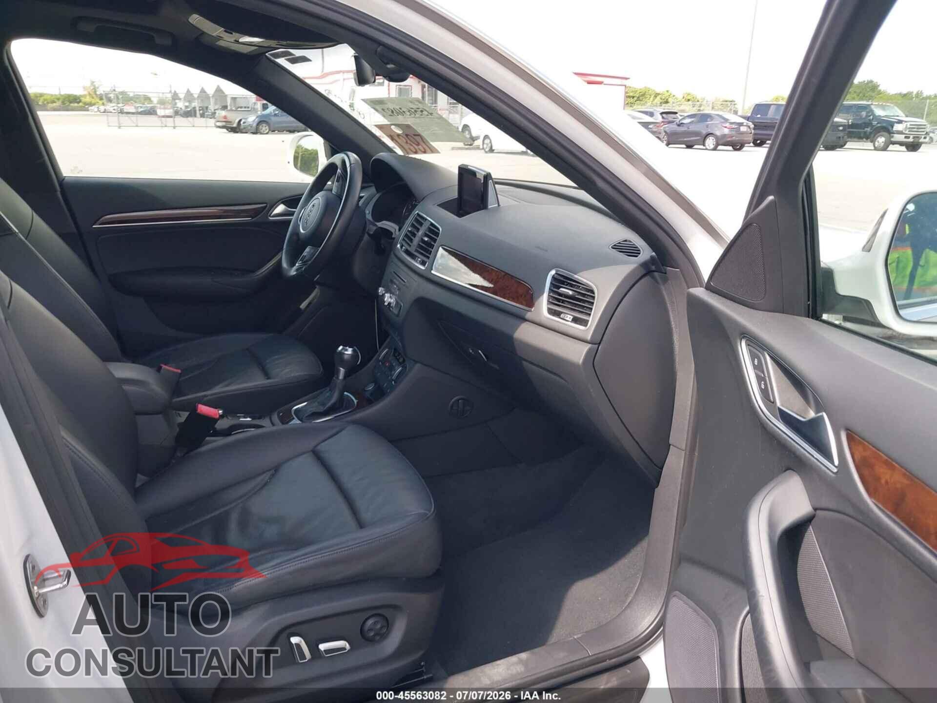 AUDI Q3 2017 - WA1HCCFS7HR012829