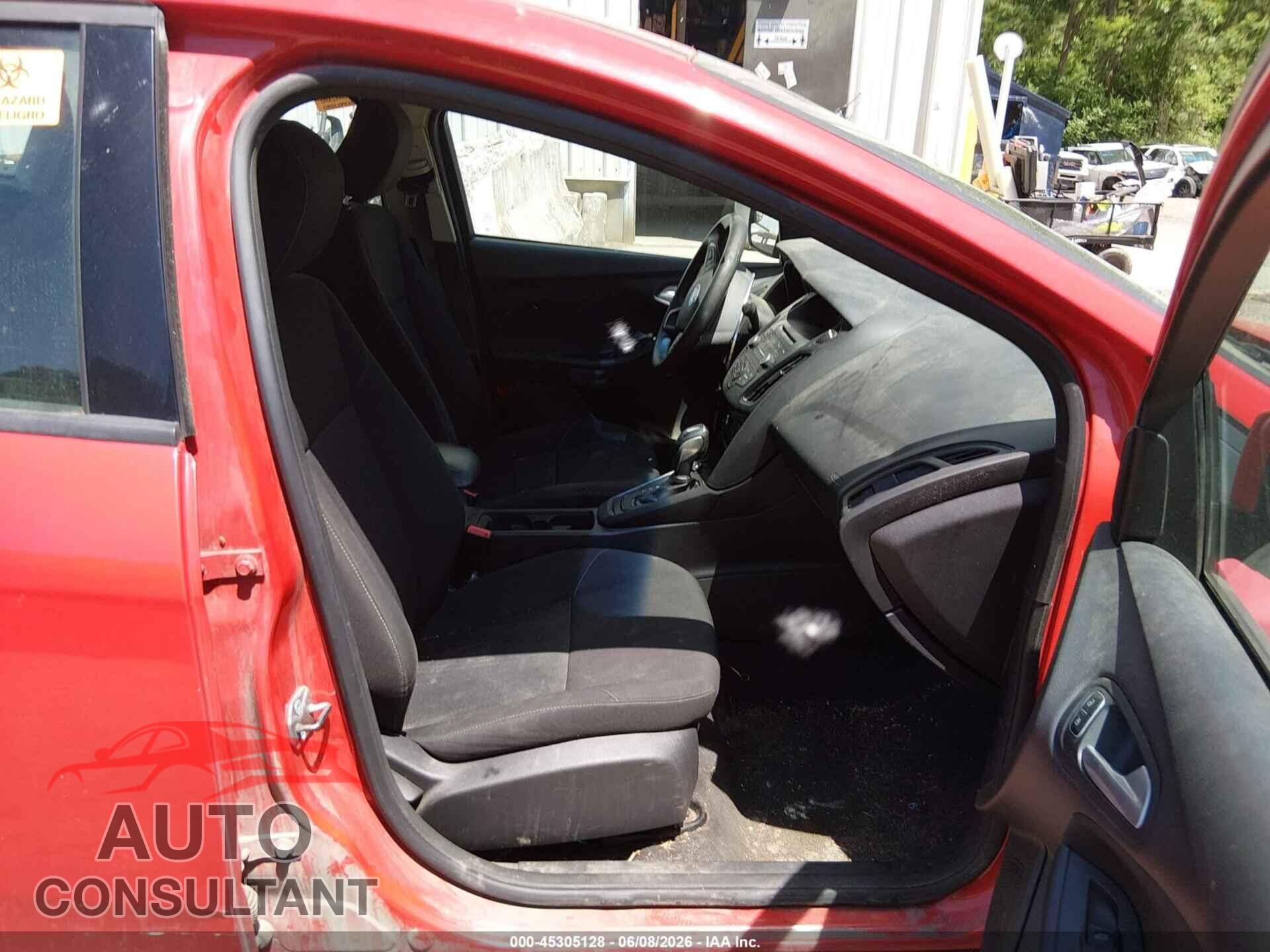 FORD FOCUS 2015 - 1FADP3F20FL204009